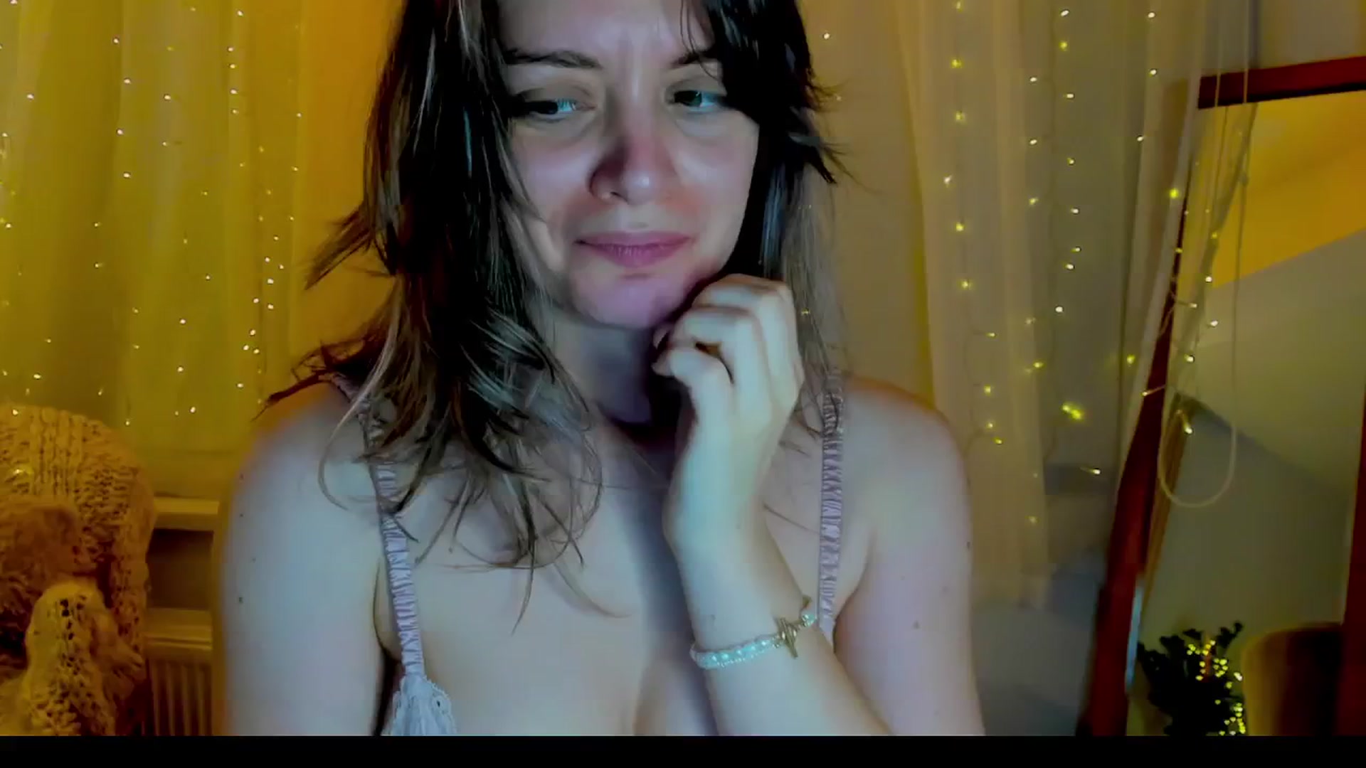 Gallery image thumbnail from FluffinRayRay's myfreecams stream on, 08/20/2024, 02:09 image 20 of 20