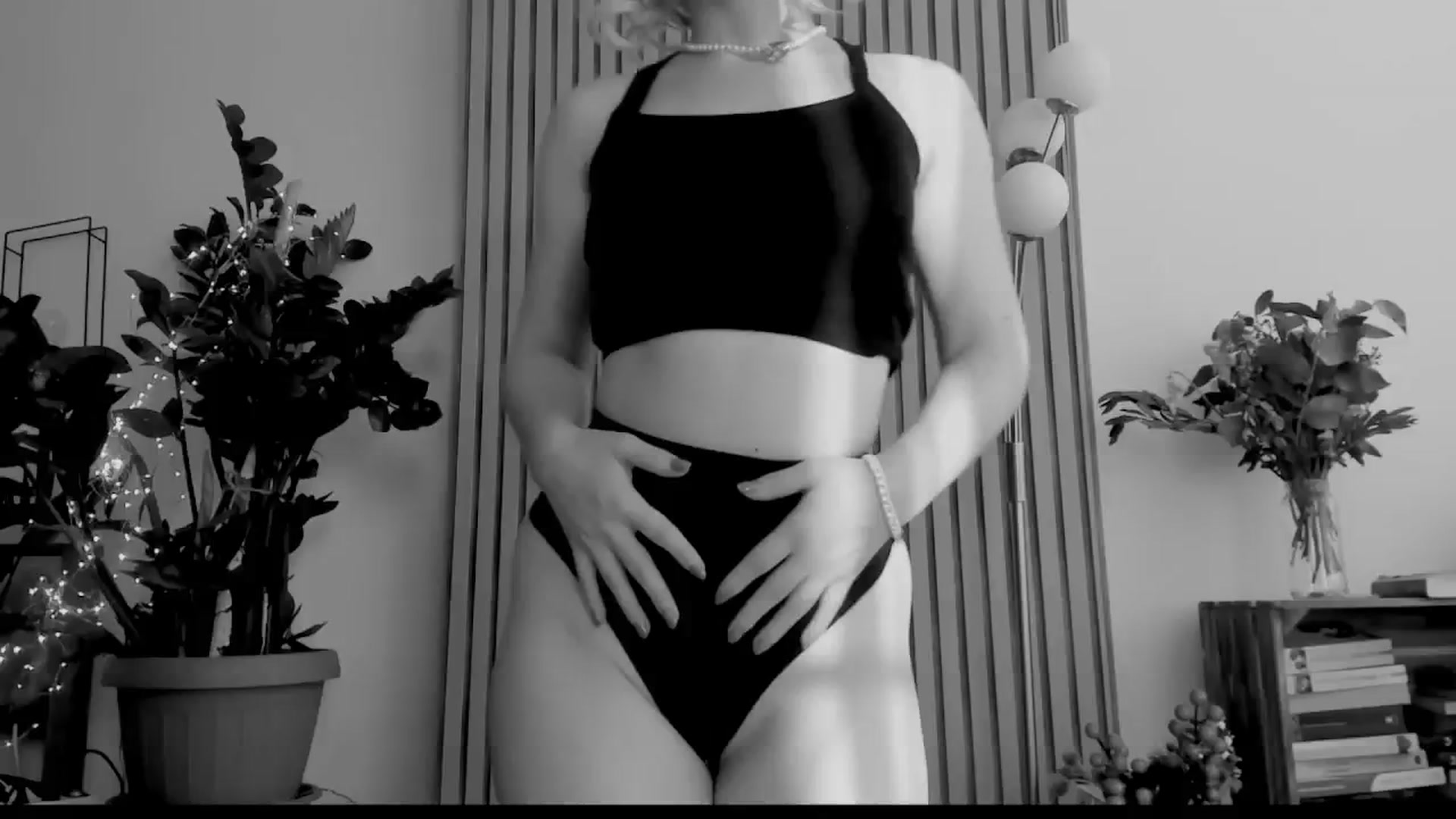 Gallery image thumbnail from FluffinRayRay's myfreecams stream on, 08/25/2024, 04:23 image 3 of 20