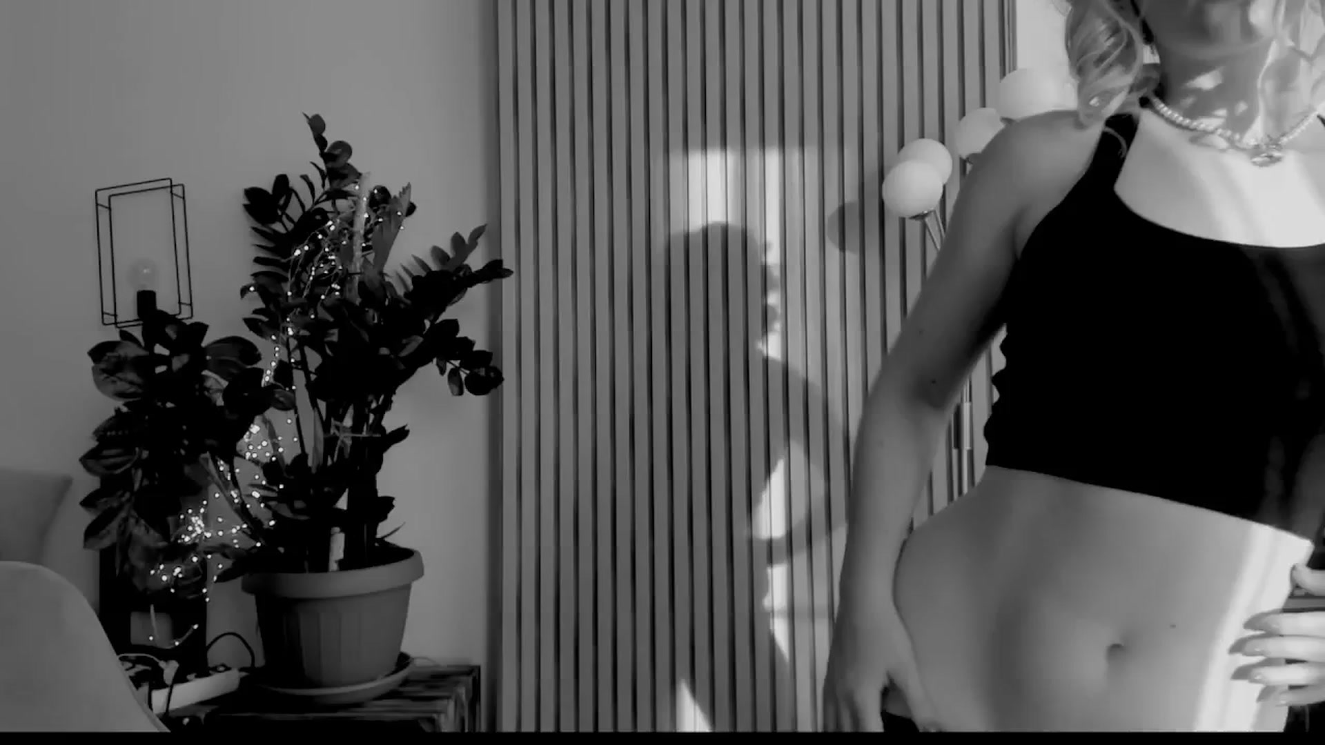 Gallery image thumbnail from FluffinRayRay's myfreecams stream on, 08/25/2024, 04:23 image 10 of 20