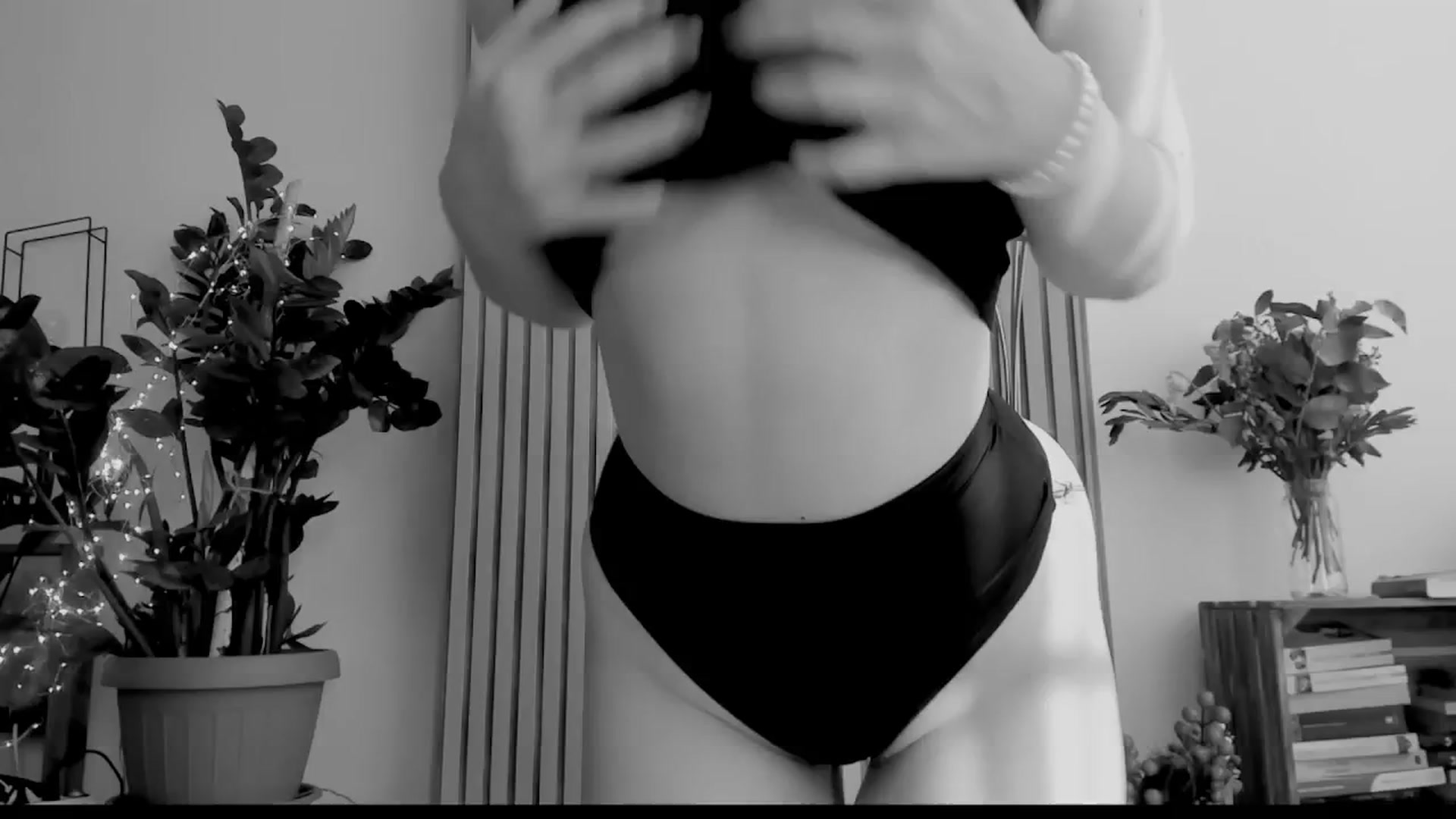 Gallery image thumbnail from FluffinRayRay's myfreecams stream on, 08/25/2024, 04:23 image 5 of 20