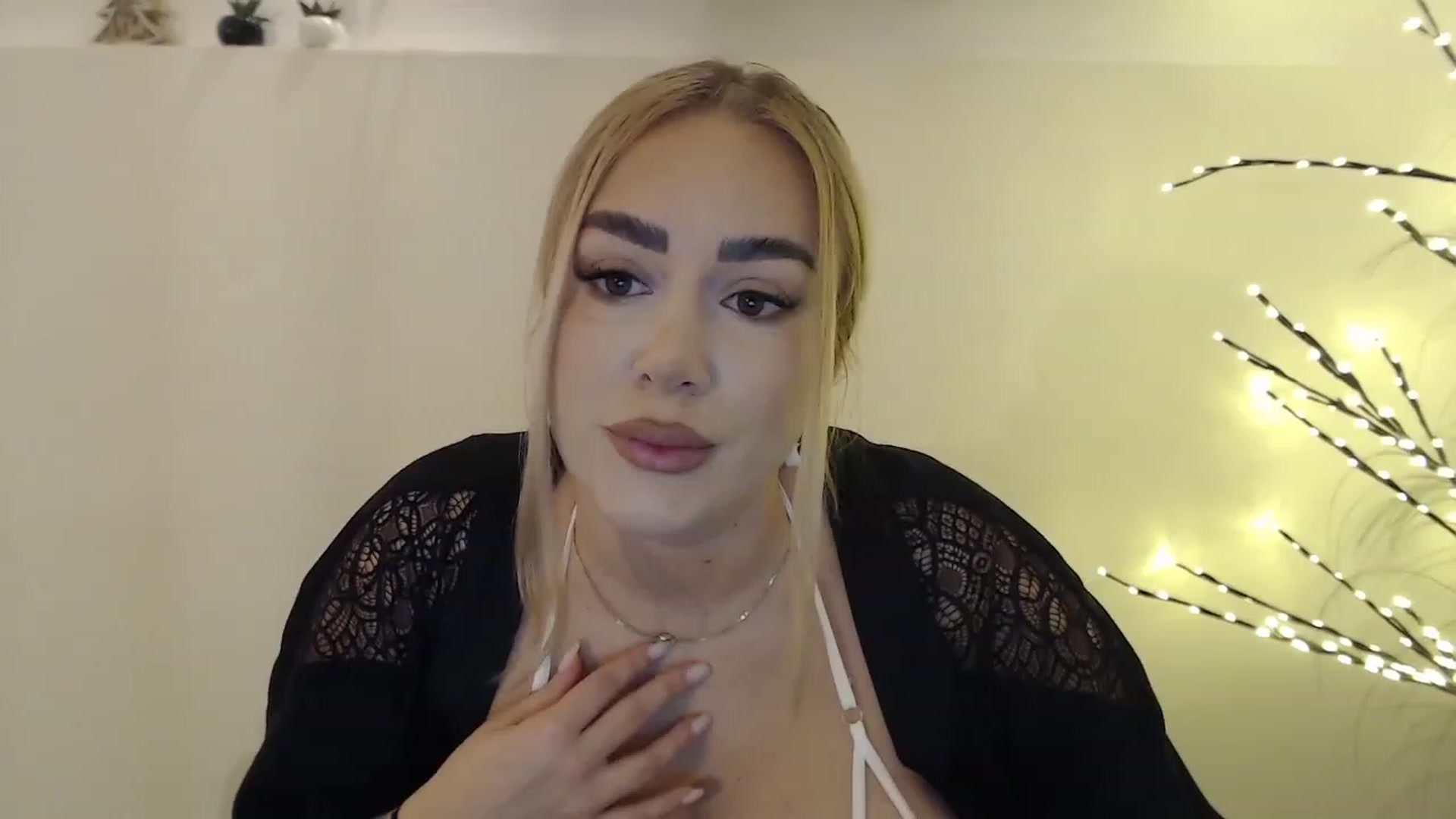 Gallery image thumbnail from Fluffycookie_'s myfreecams stream on, 02/19/2023, 13:54 image 2 of 20
