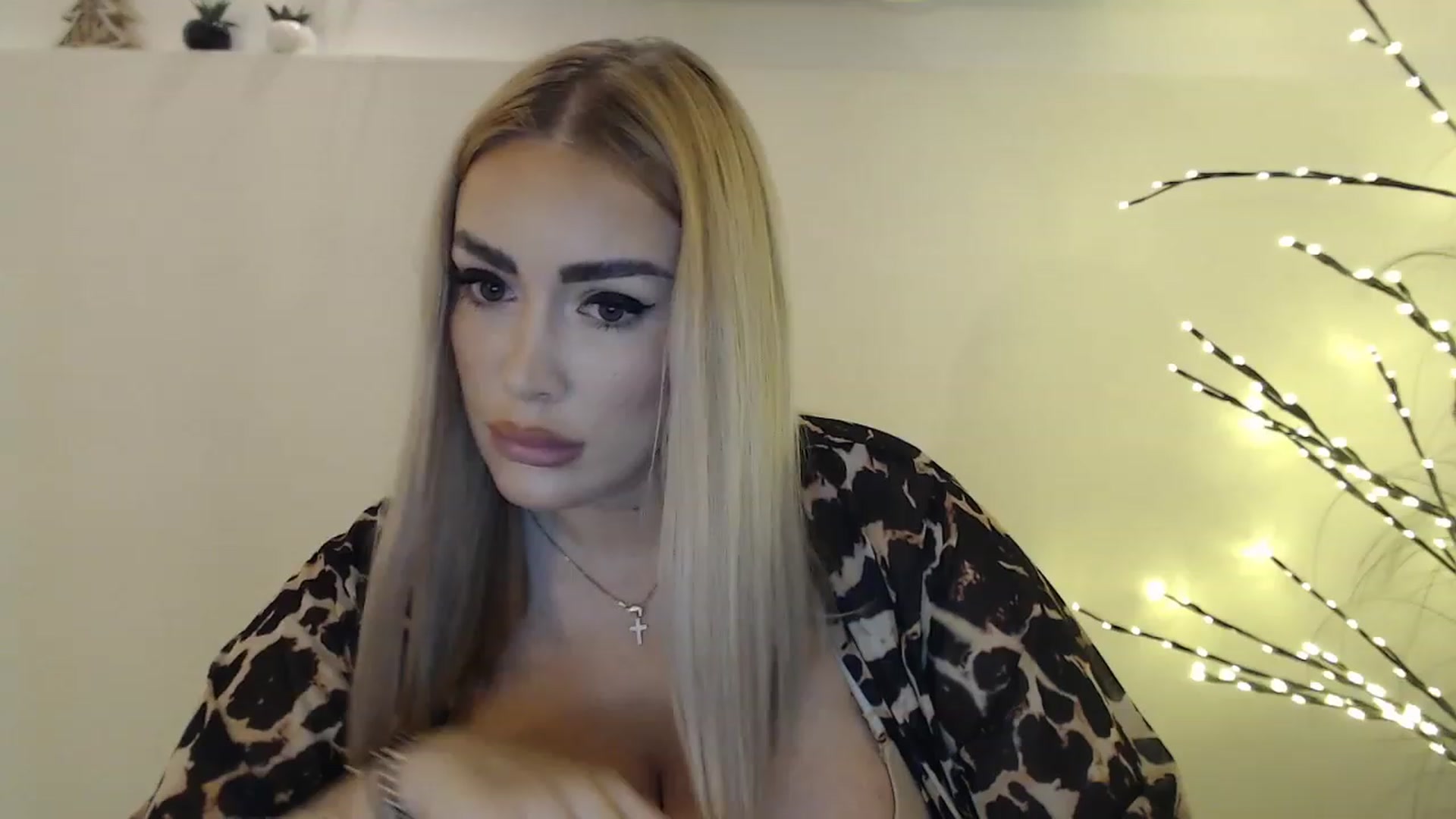 Gallery image thumbnail from Fluffycookie_'s myfreecams stream on, 02/20/2023, 18:54 image 6 of 20