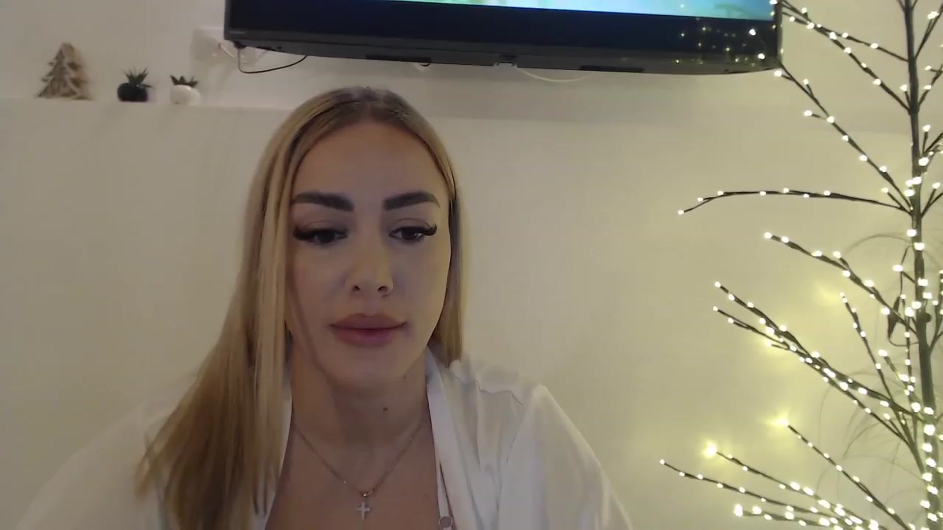 Gallery image thumbnail from Fluffycookie_'s myfreecams stream on, 03/11/2023, 14:31 image 4 of 20