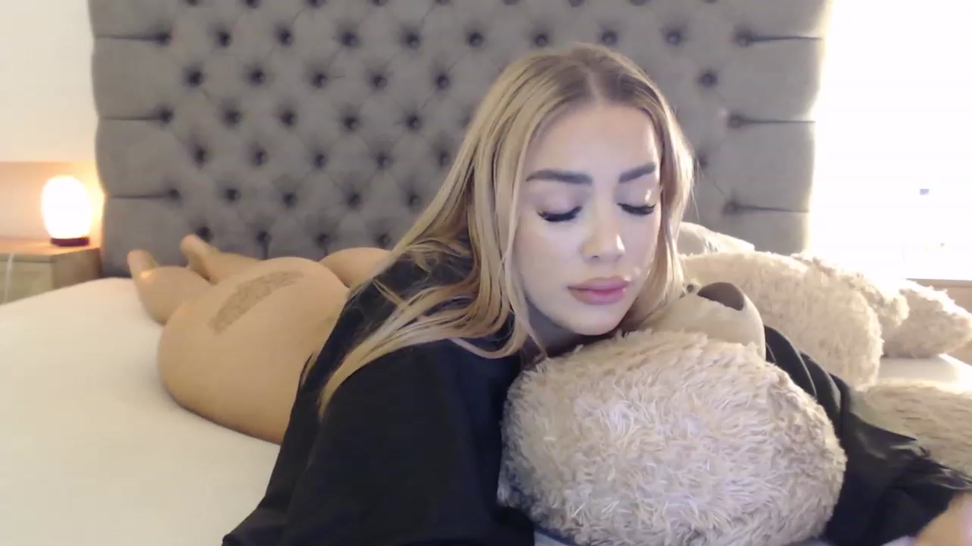 Gallery image thumbnail from Fluffycookie_'s myfreecams stream on, 03/27/2023, 16:20 image 1 of 20