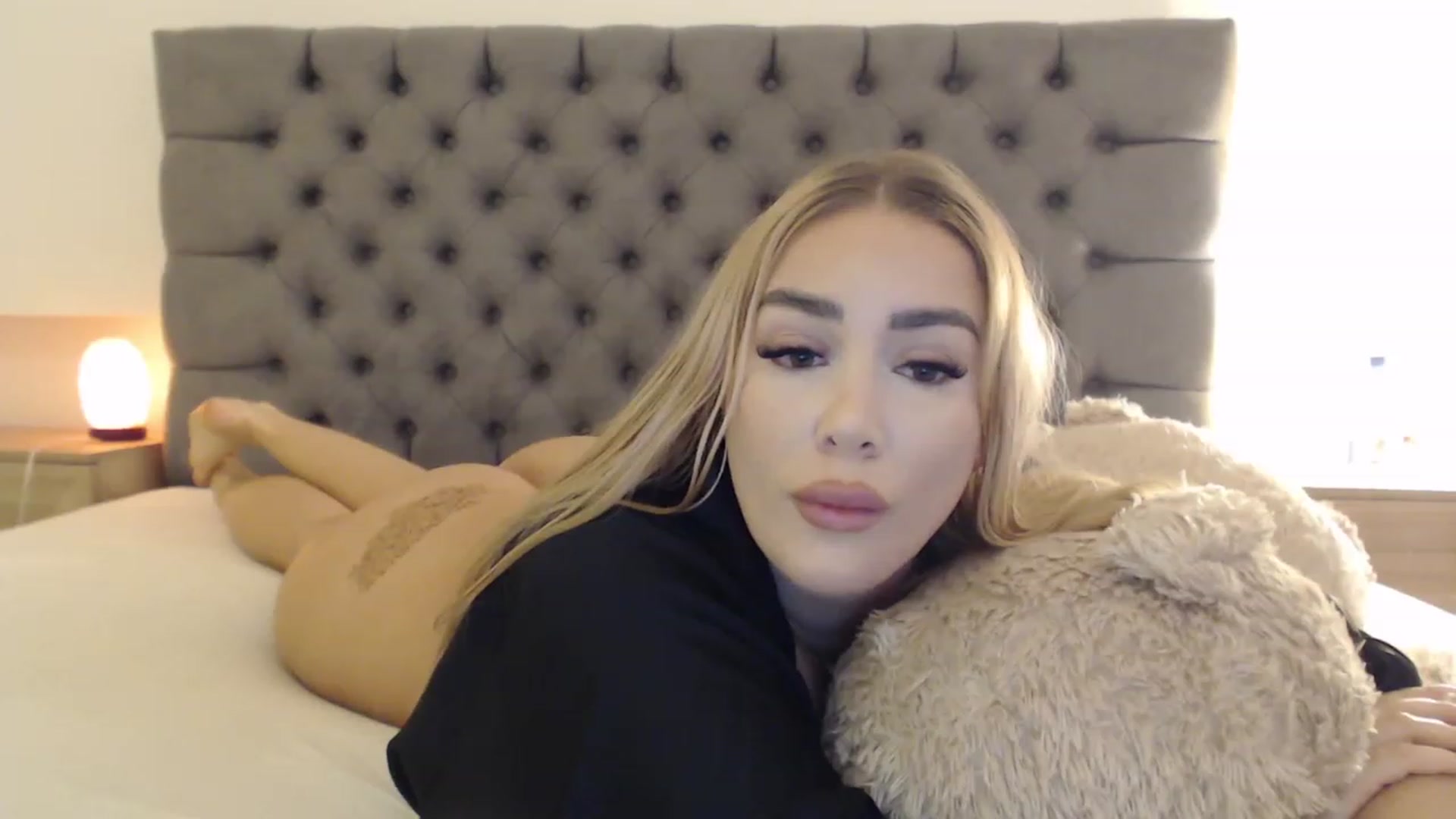 Gallery image thumbnail from Fluffycookie_'s myfreecams stream on, 03/27/2023, 16:20 image 6 of 20