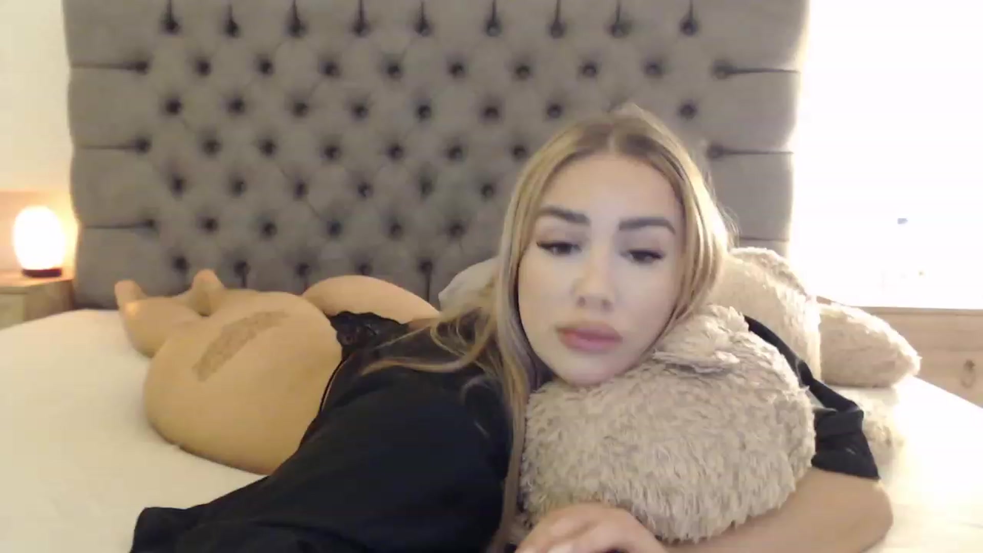 Gallery image thumbnail from Fluffycookie_'s myfreecams stream on, 03/27/2023, 16:48 image 7 of 20