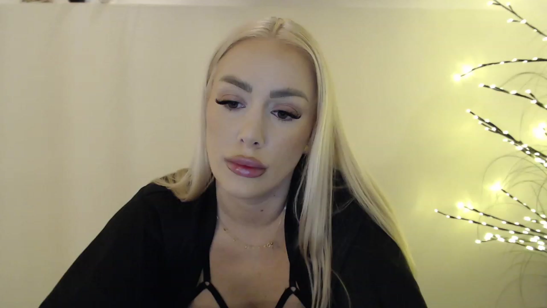Gallery image thumbnail from Fluffycookie_'s myfreecams stream on, 10/11/2023, 11:58 image 18 of 20