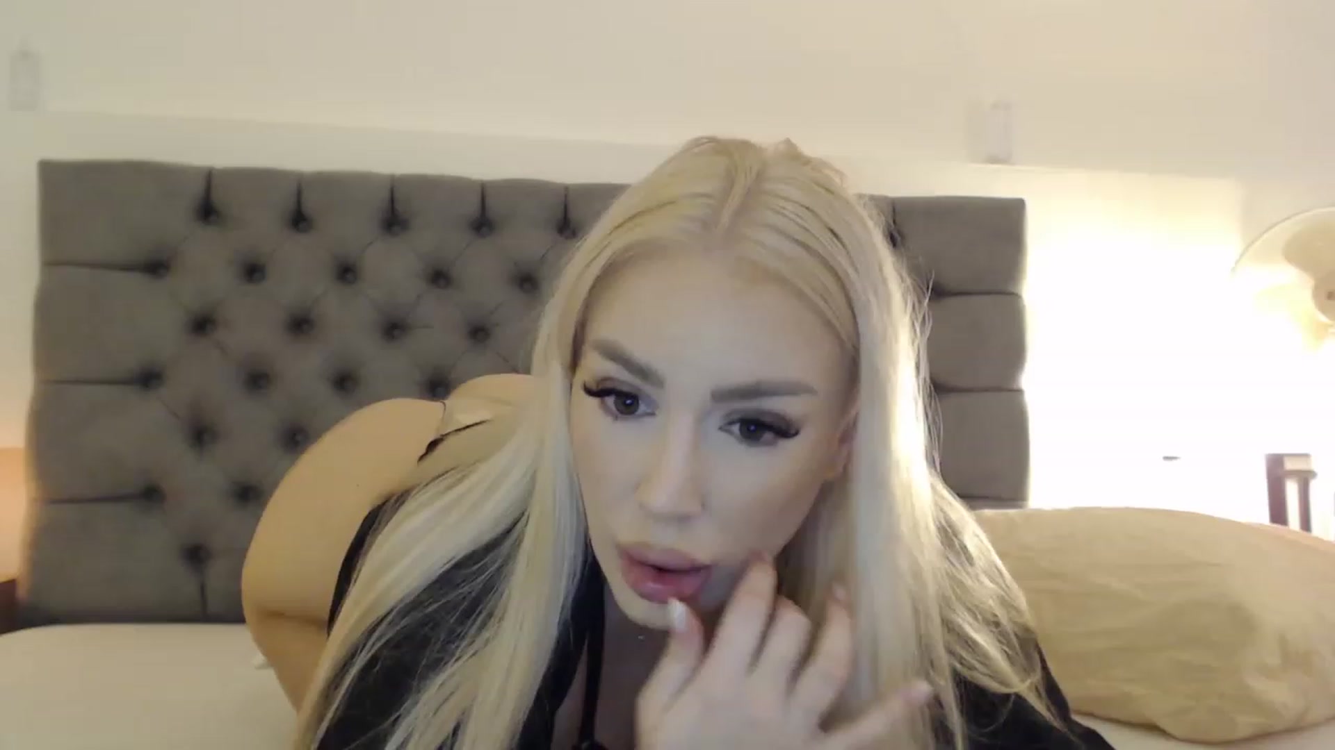Gallery image thumbnail from Fluffycookie_'s myfreecams stream on, 10/11/2023, 13:01 image 16 of 20