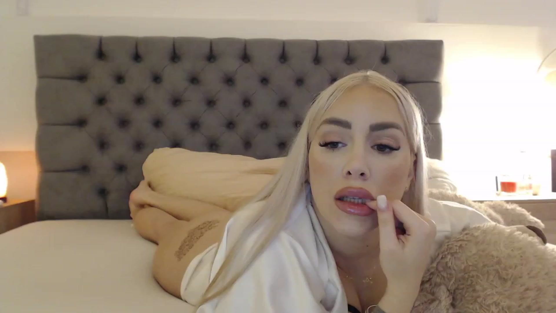 Gallery image thumbnail from Fluffycookie_'s myfreecams stream on, 10/17/2023, 13:48 image 13 of 20