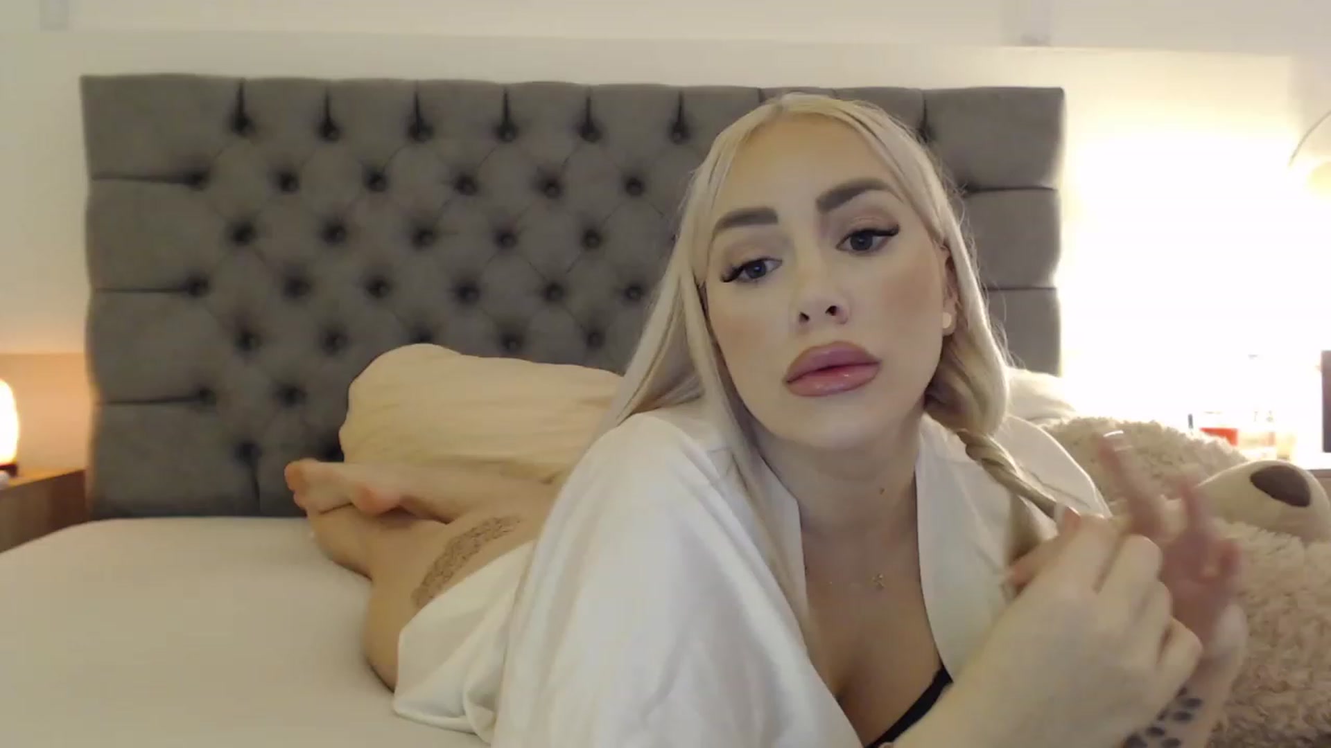 Gallery image thumbnail from Fluffycookie_'s myfreecams stream on, 10/17/2023, 13:48 image 9 of 20