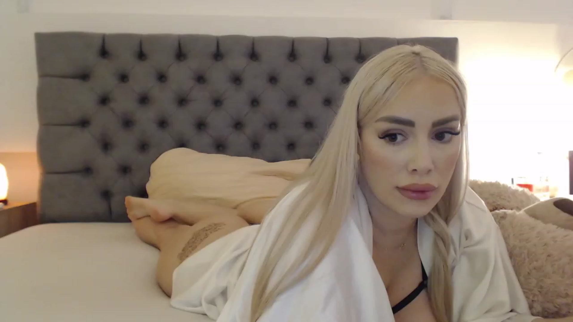 Gallery image thumbnail from Fluffycookie_'s myfreecams stream on, 10/17/2023, 13:48 image 10 of 20