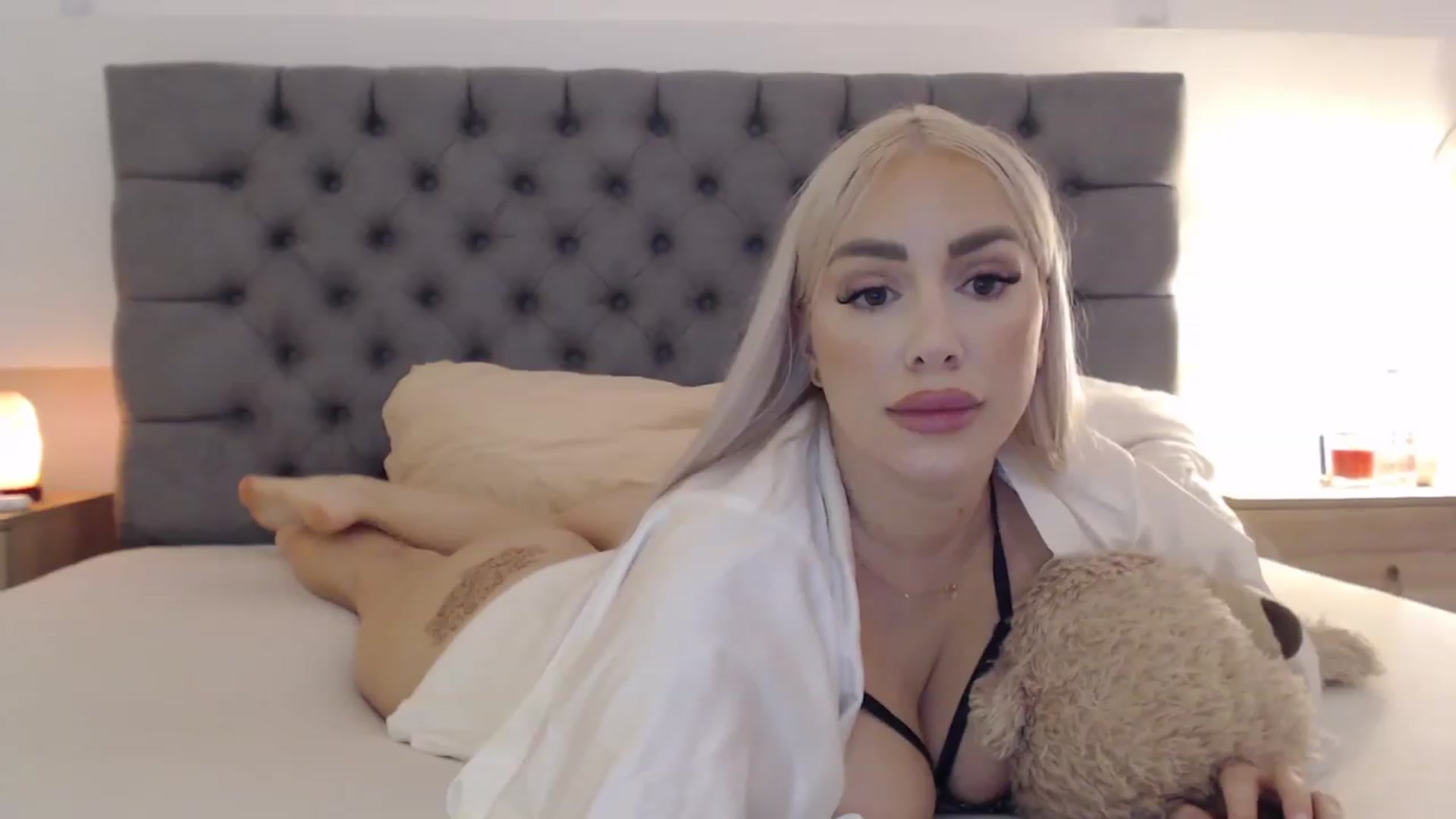 Gallery image thumbnail from Fluffycookie_'s myfreecams stream on, 10/17/2023, 14:23 image 13 of 20