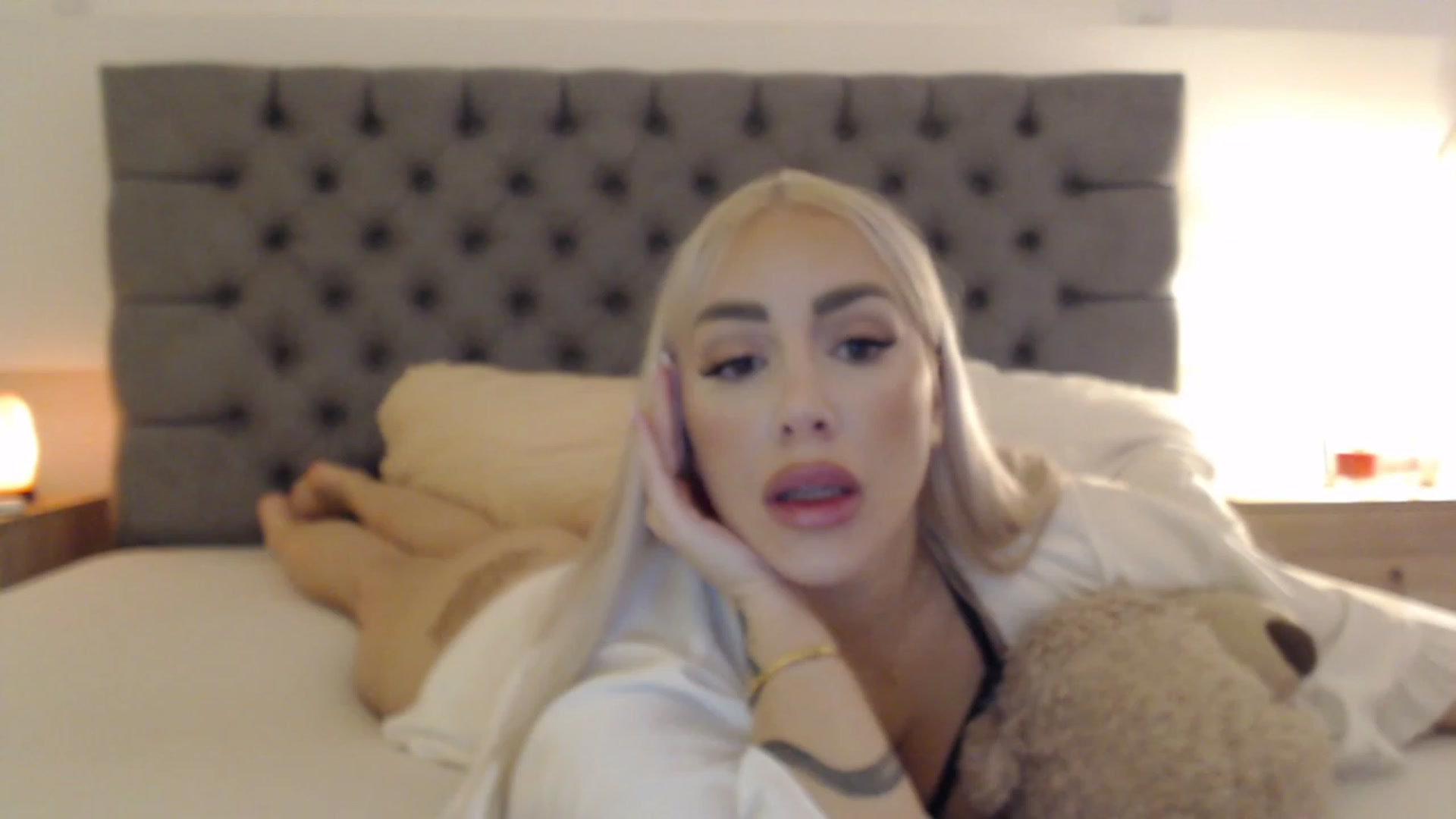 Gallery image thumbnail from Fluffycookie_'s myfreecams stream on, 10/17/2023, 14:23 image 14 of 20