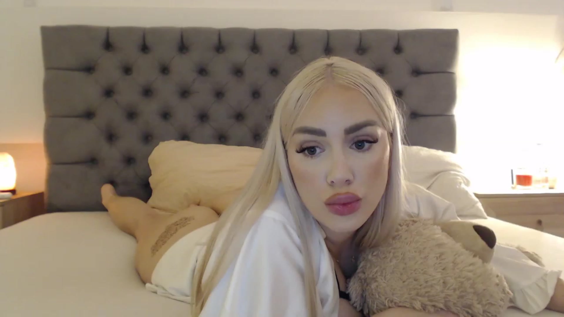 Gallery image thumbnail from Fluffycookie_'s myfreecams stream on, 10/17/2023, 14:23 image 17 of 20