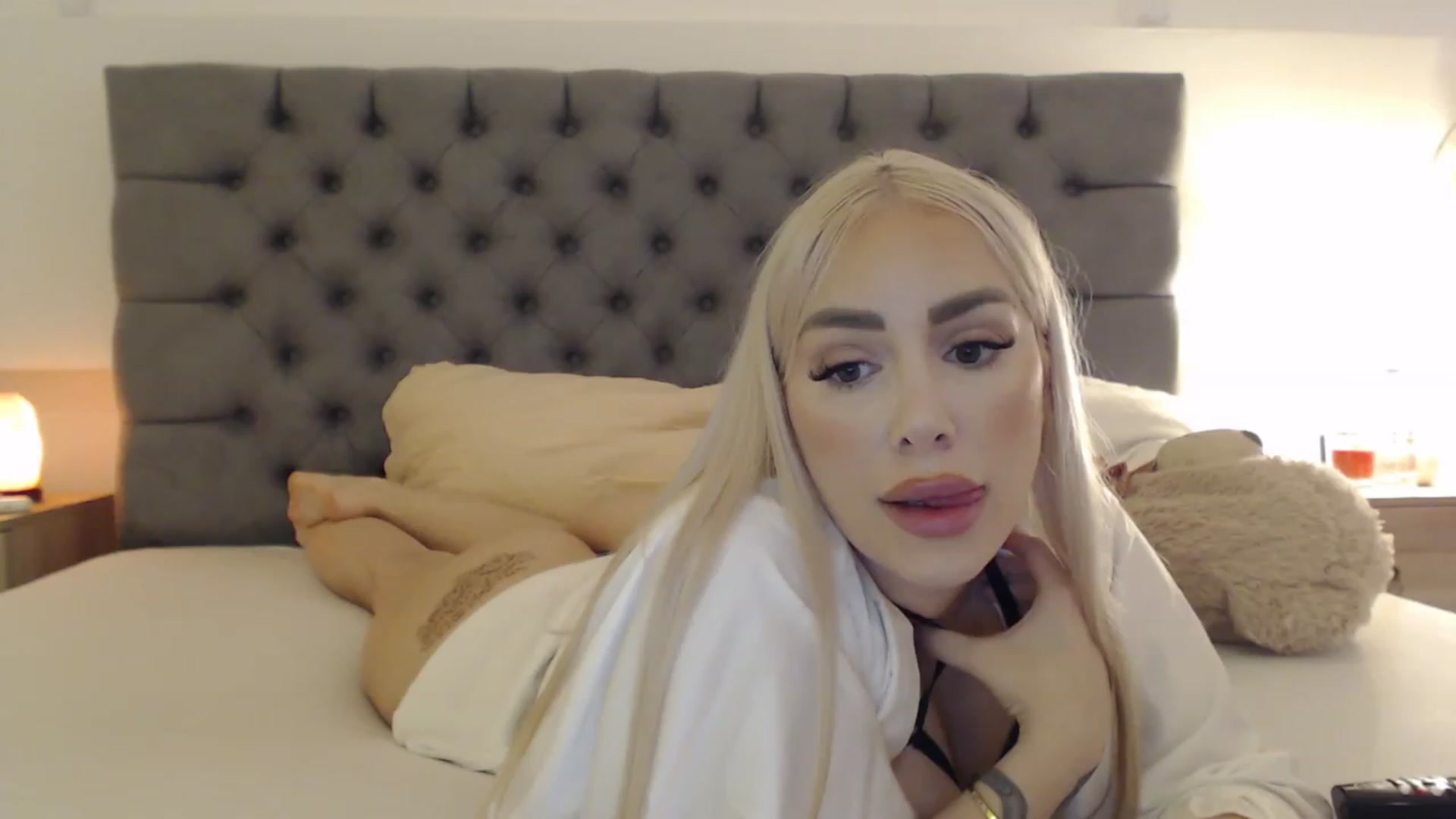 Gallery image thumbnail from Fluffycookie_'s myfreecams stream on, 10/17/2023, 14:23 image 8 of 20