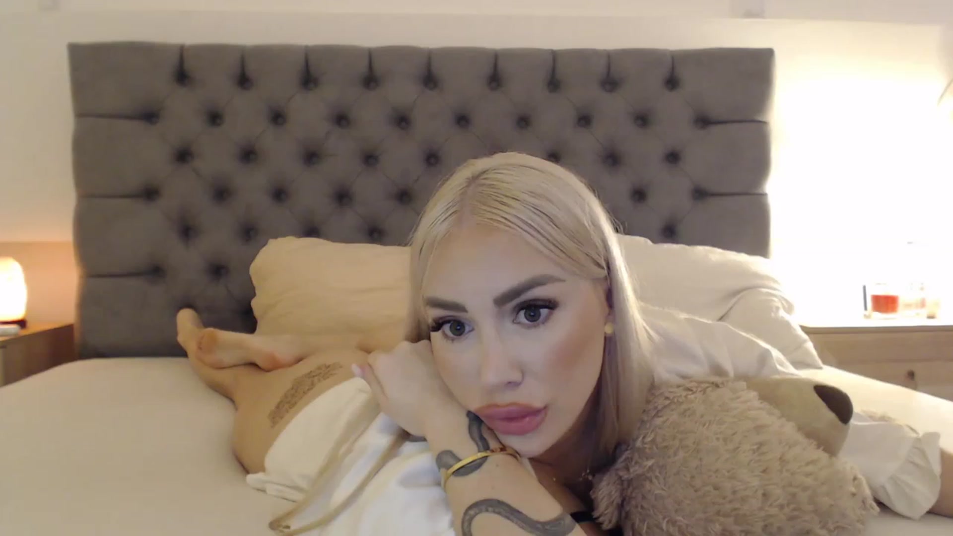 Gallery image thumbnail from Fluffycookie_'s myfreecams stream on, 10/17/2023, 14:23 image 18 of 20