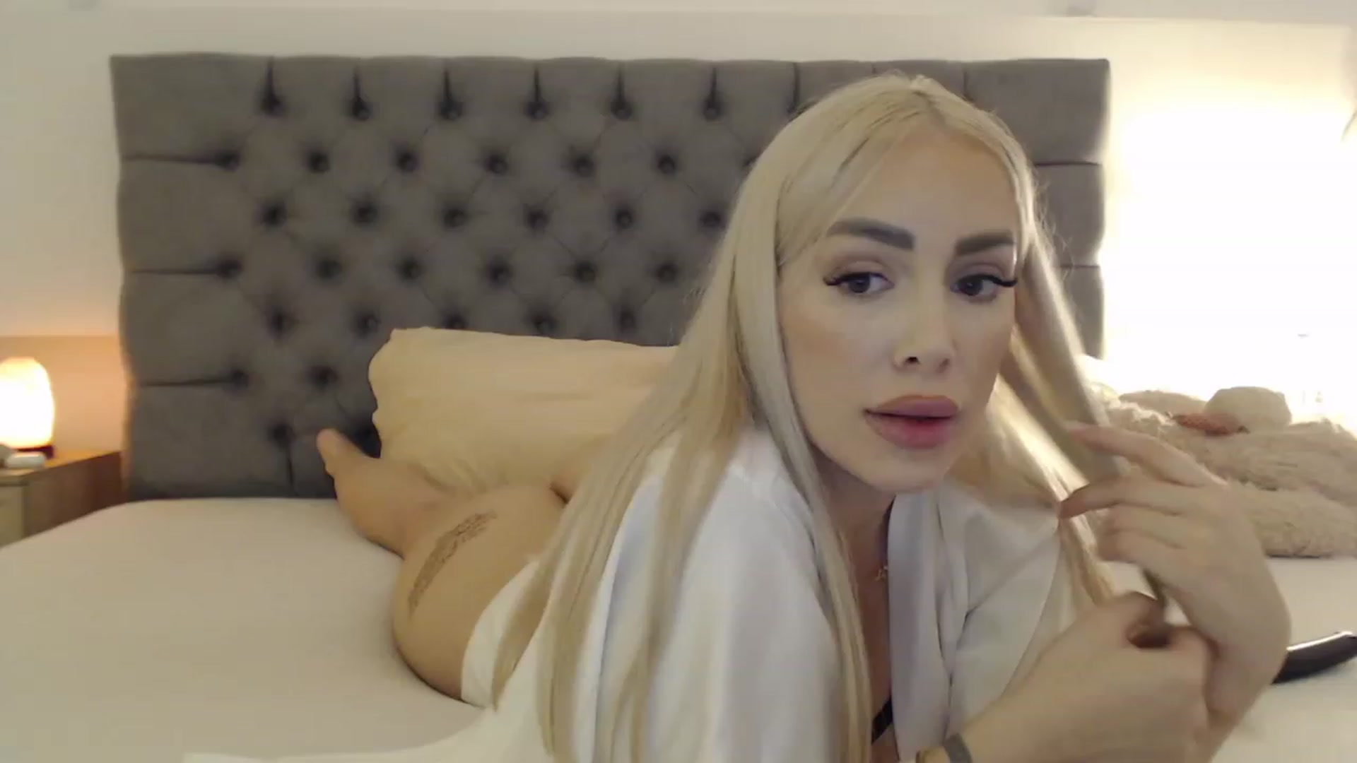 Gallery image thumbnail from Fluffycookie_'s myfreecams stream on, 10/17/2023, 14:42 image 10 of 20