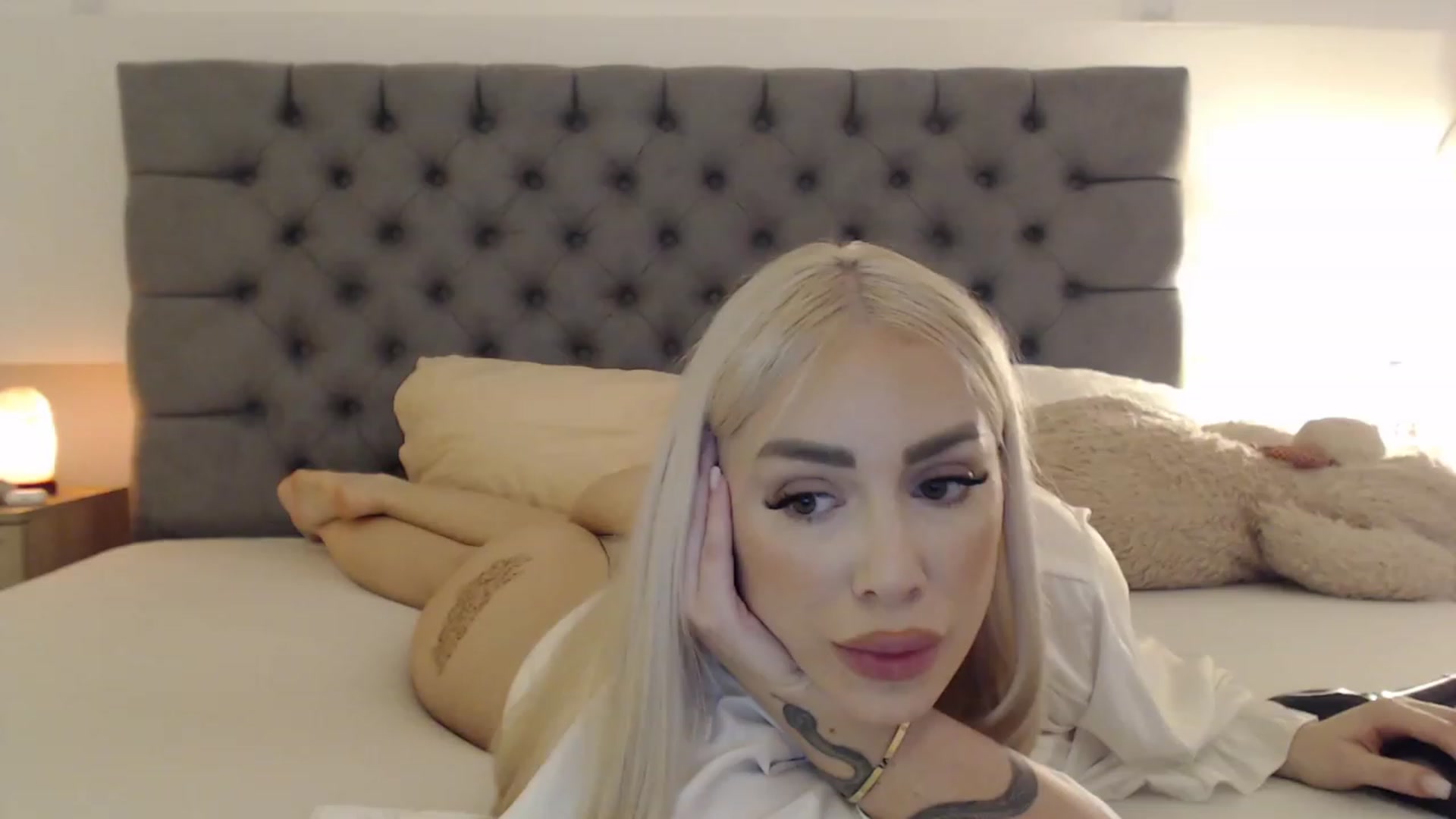Gallery image thumbnail from Fluffycookie_'s myfreecams stream on, 10/17/2023, 14:42 image 18 of 20