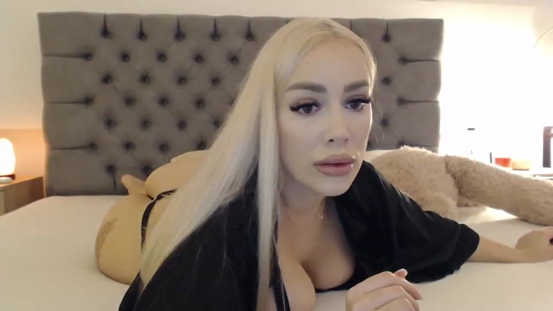 Gallery image thumbnail from Fluffycookie_'s myfreecams stream on, 10/20/2023, 11:23 image 7 of 20