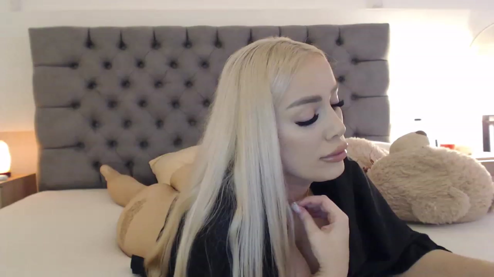 Gallery image thumbnail from Fluffycookie_'s myfreecams stream on, 10/20/2023, 11:23 image 17 of 20