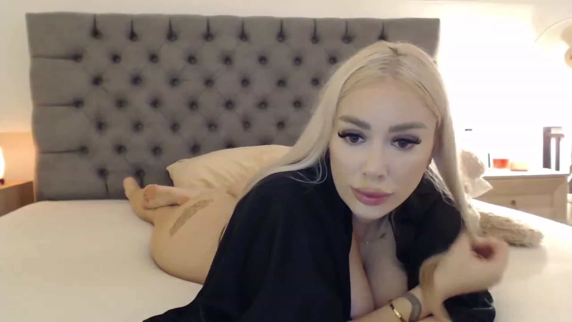 Gallery image thumbnail from Fluffycookie_'s myfreecams stream on, 10/20/2023, 13:00 image 17 of 20