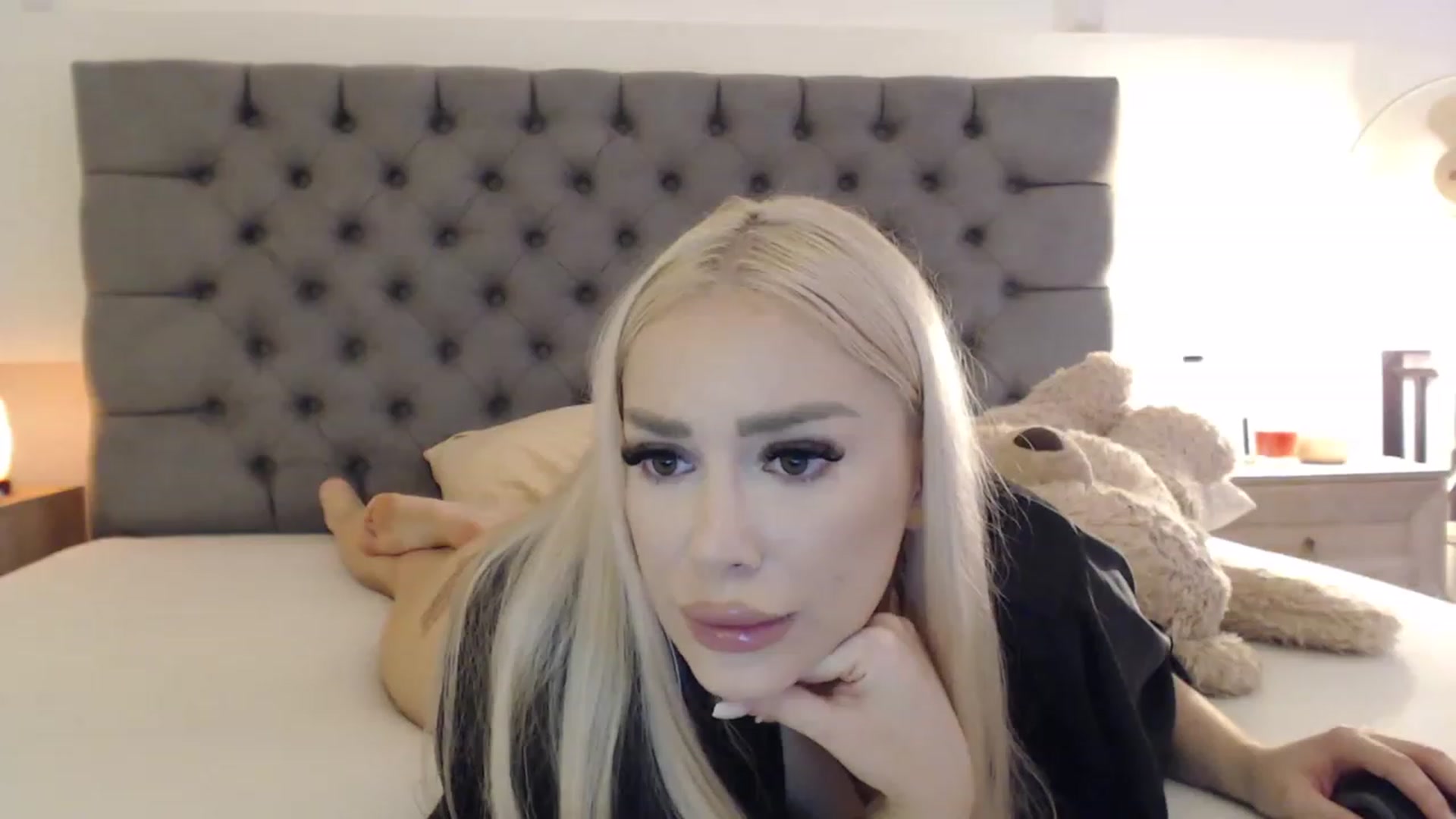 Gallery image thumbnail from Fluffycookie_'s myfreecams stream on, 10/20/2023, 13:00 image 16 of 20