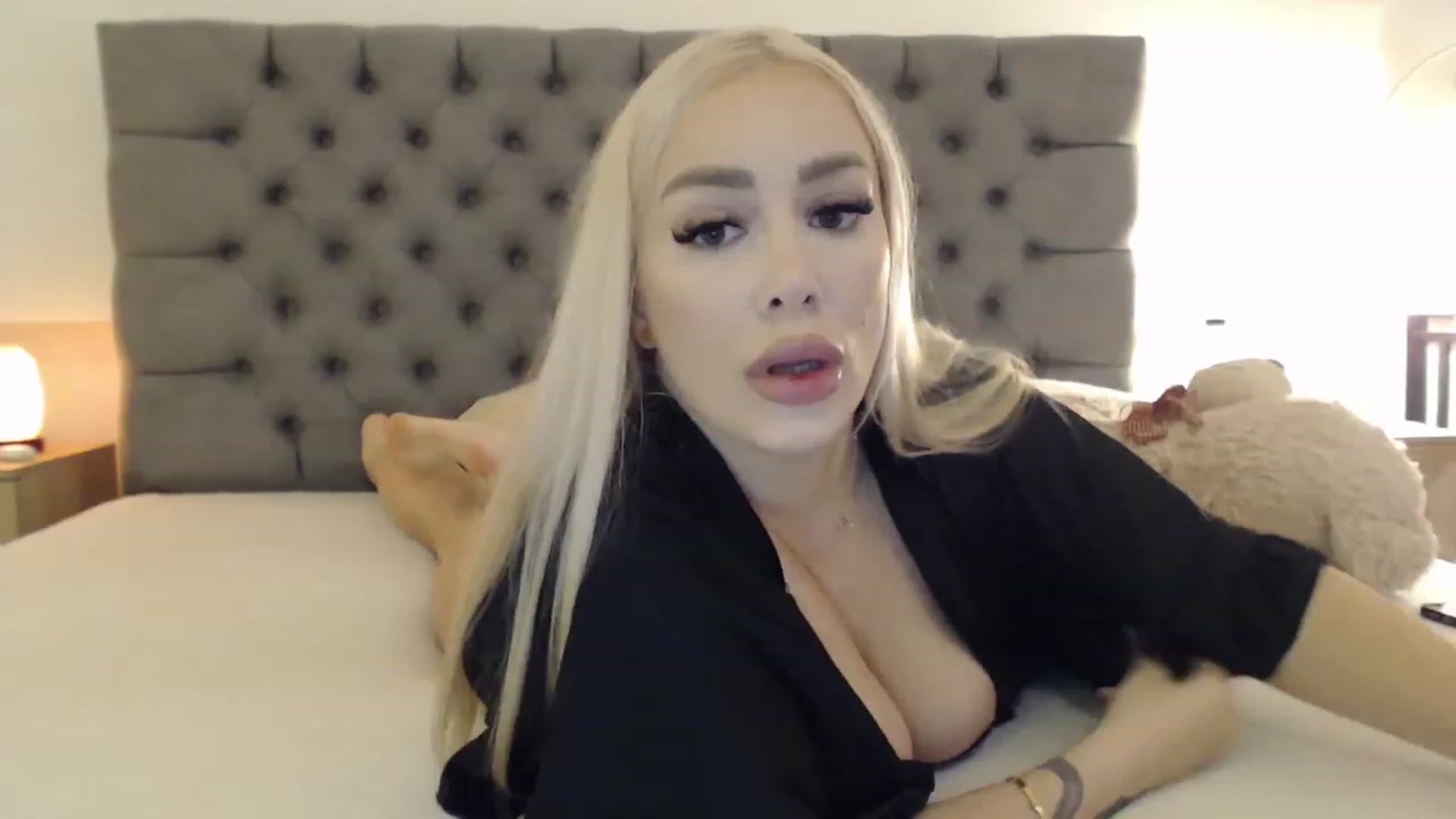 Gallery image thumbnail from Fluffycookie_'s myfreecams stream on, 10/20/2023, 13:00 image 6 of 20