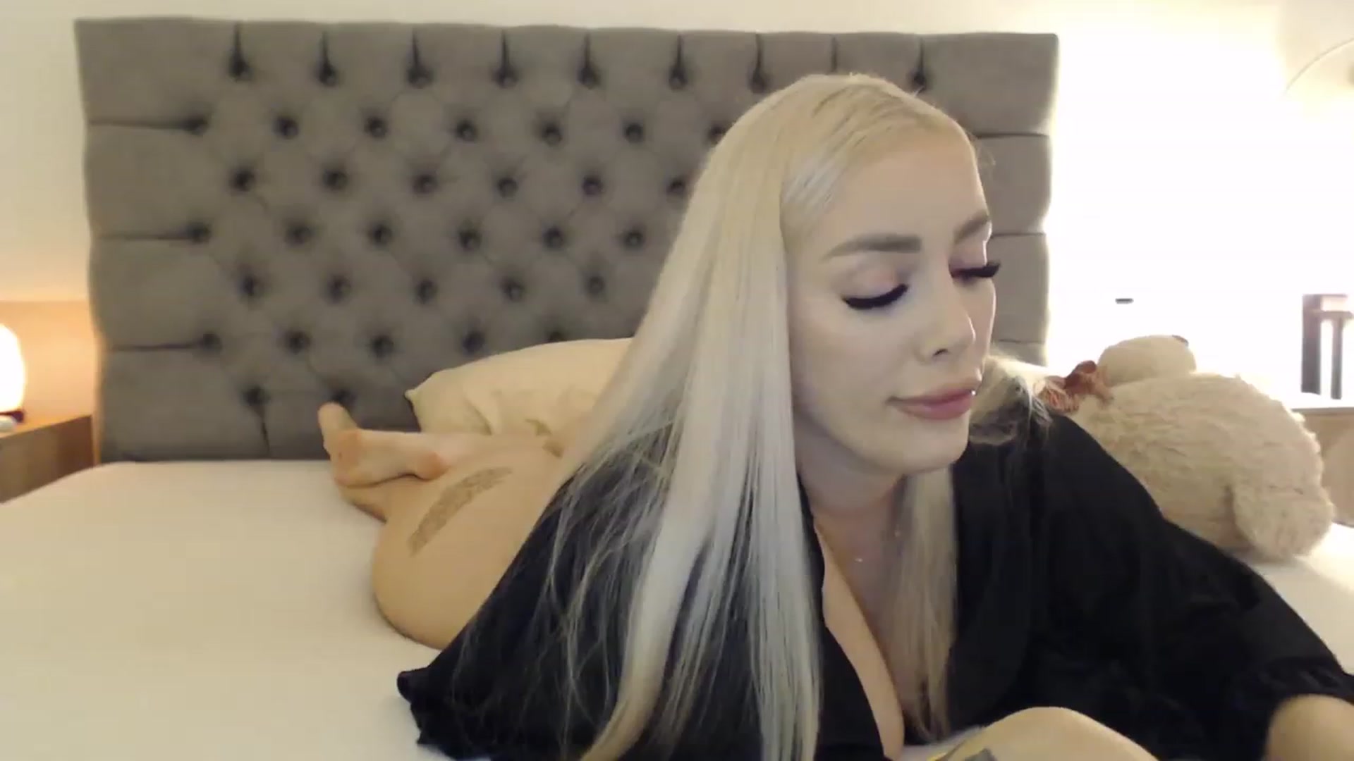 Gallery image thumbnail from Fluffycookie_'s myfreecams stream on, 10/20/2023, 13:00 image 7 of 20