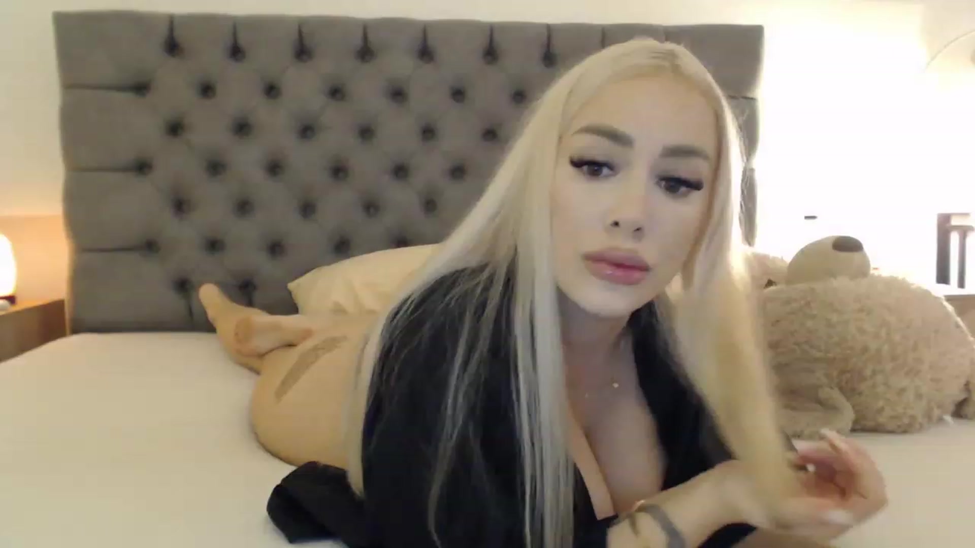 Gallery image thumbnail from Fluffycookie_'s myfreecams stream on, 10/20/2023, 13:00 image 1 of 20