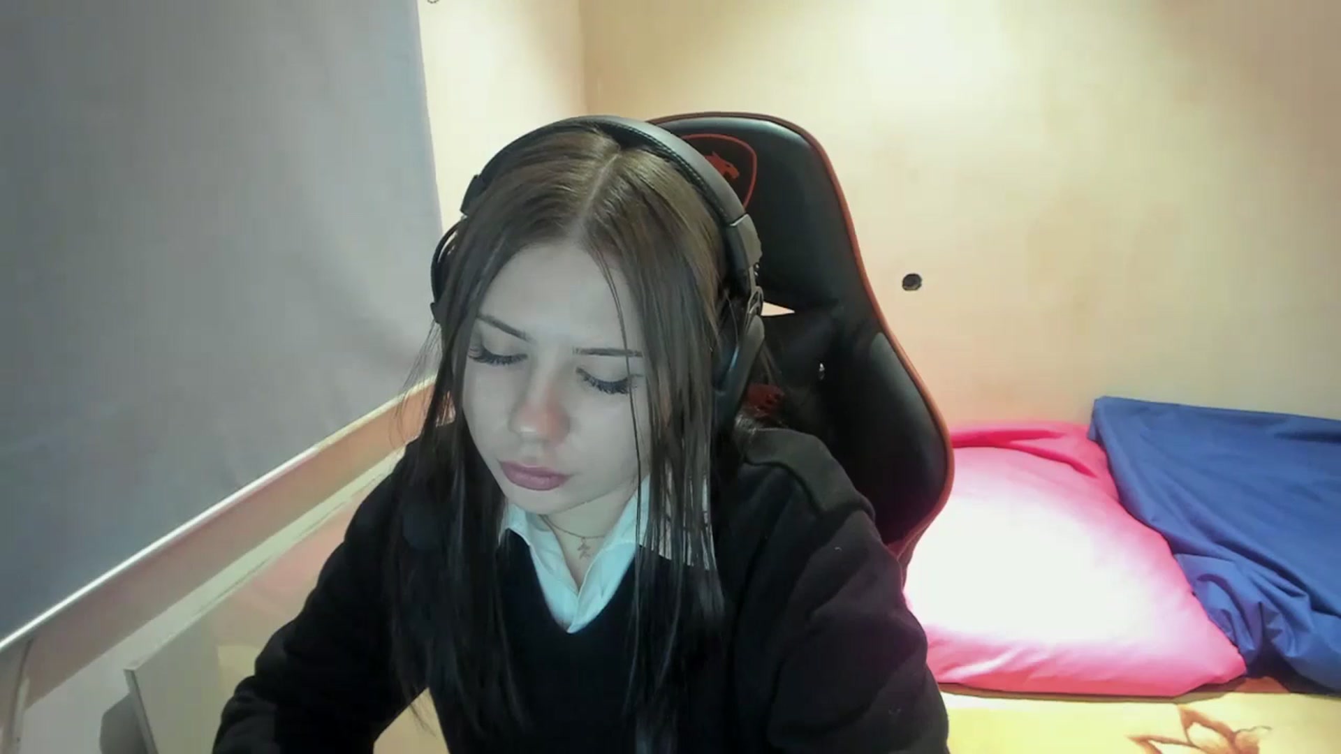 Gallery image thumbnail from FlyingDream's myfreecams stream on, 11/16/2024, 20:21 image 20 of 20