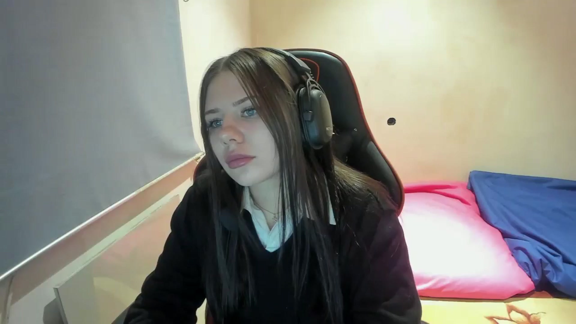 Gallery image thumbnail from FlyingDream's myfreecams stream on, 11/16/2024, 20:21 image 13 of 20