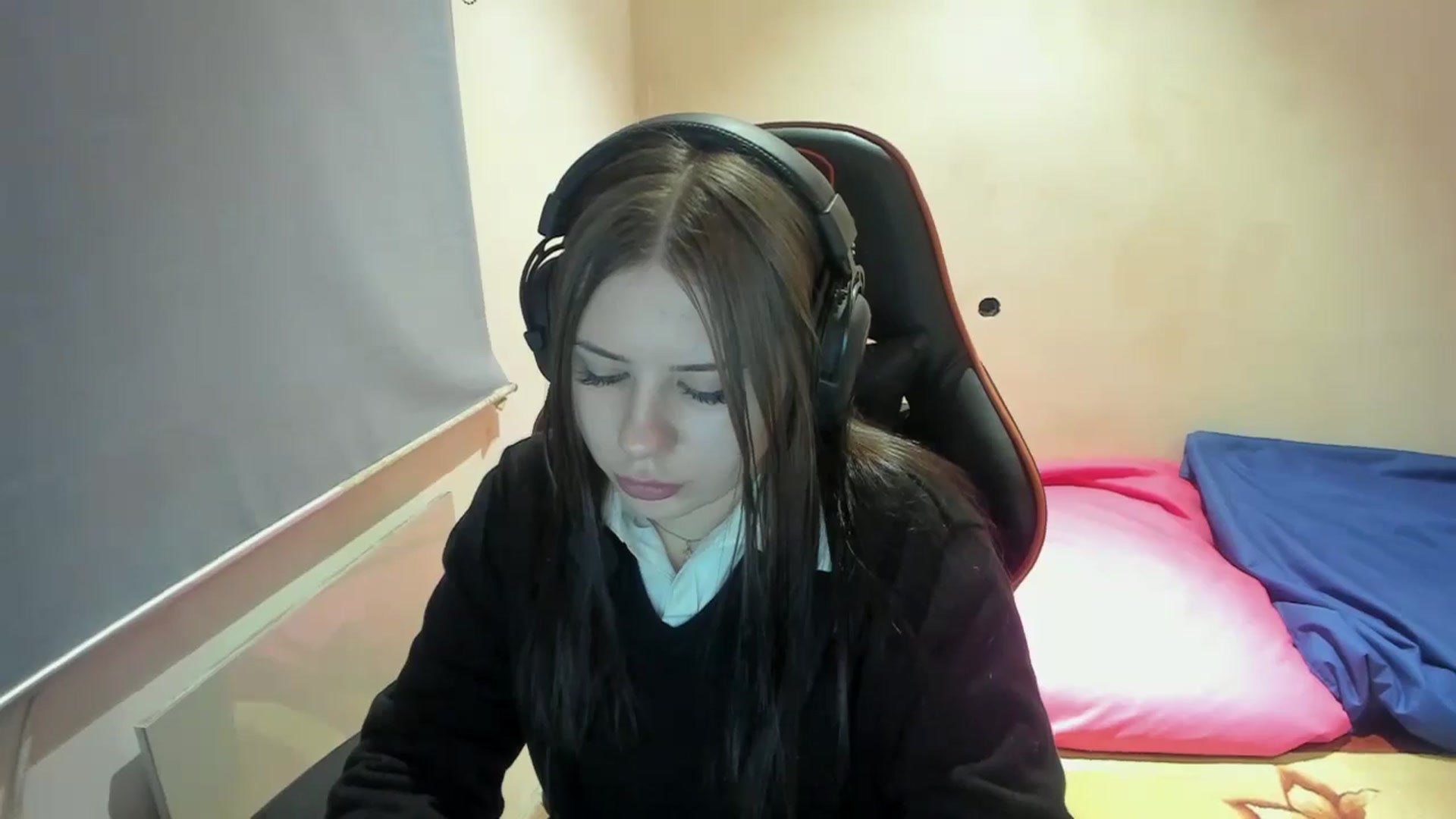 Gallery image thumbnail from FlyingDream's myfreecams stream on, 11/16/2024, 20:21 image 14 of 20