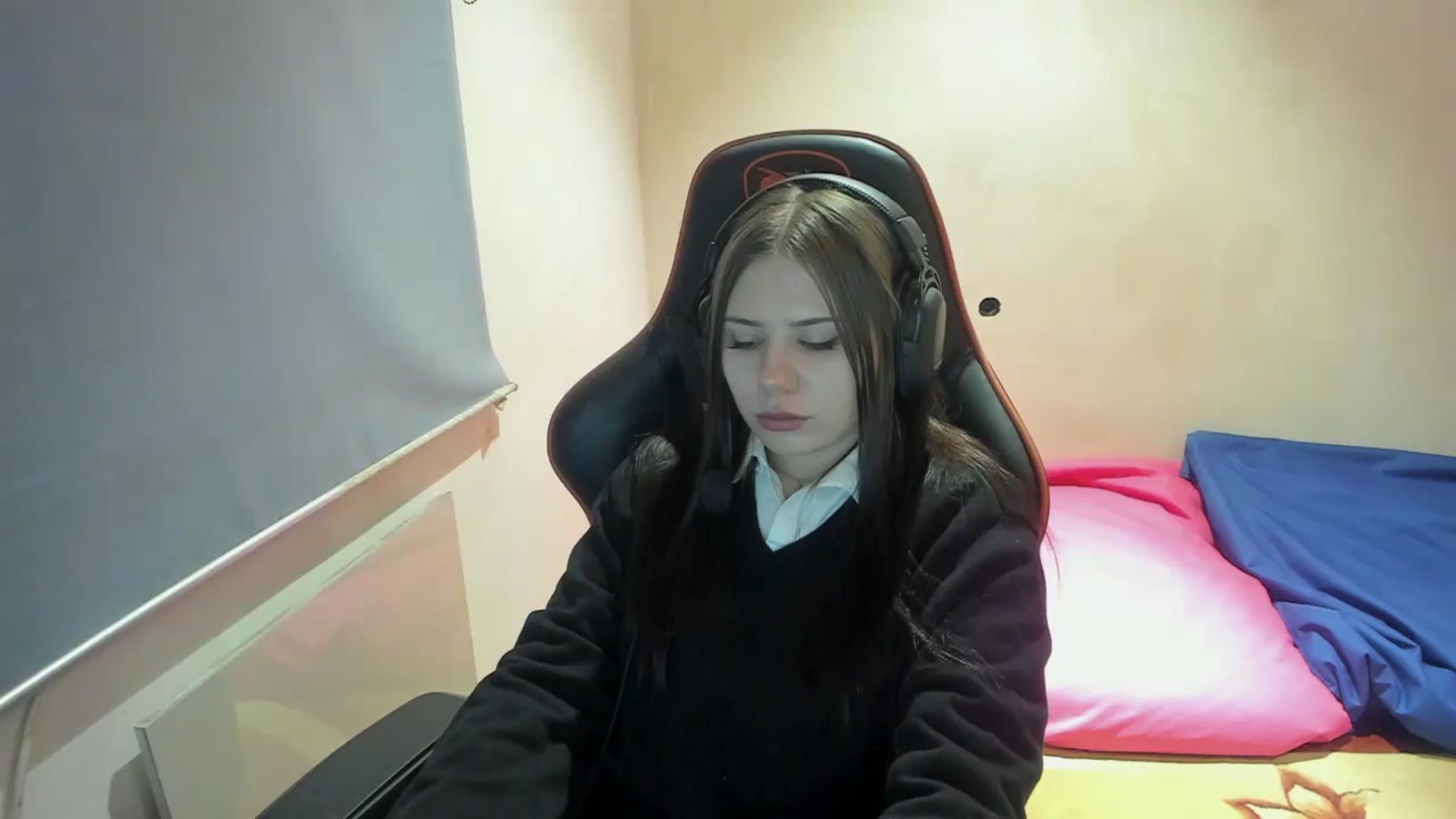 Gallery image thumbnail from FlyingDream's myfreecams stream on, 11/16/2024, 20:21 image 18 of 20