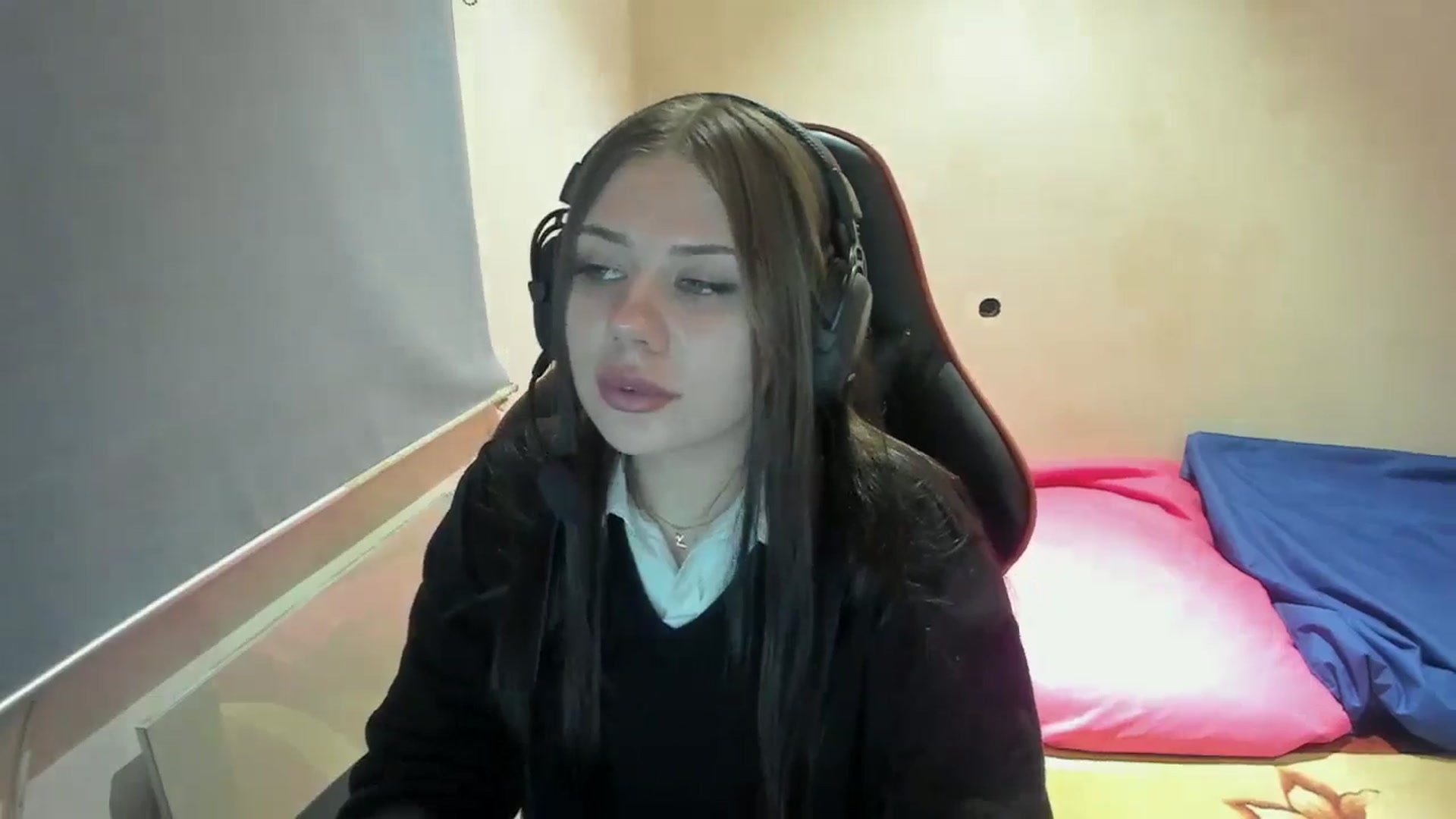 Gallery image thumbnail from FlyingDream's myfreecams stream on, 11/16/2024, 20:21 image 3 of 20