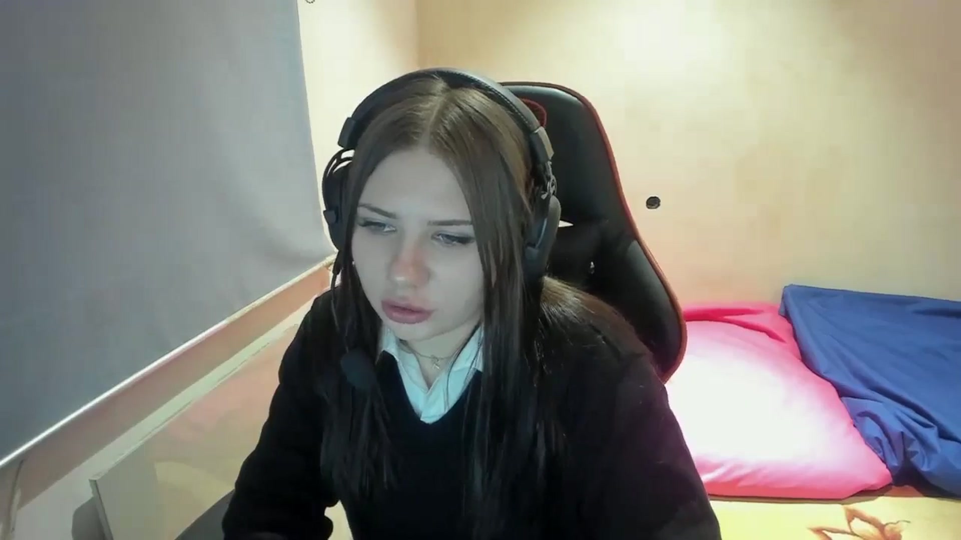 Gallery image thumbnail from FlyingDream's myfreecams stream on, 11/16/2024, 20:21 image 17 of 20