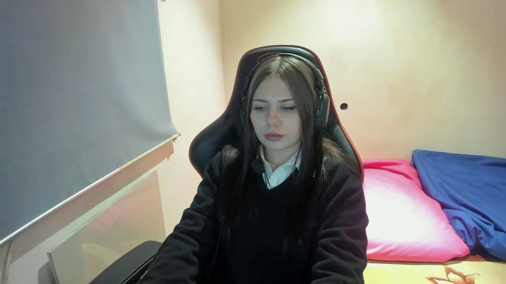Gallery image thumbnail from FlyingDream's myfreecams stream on, 11/16/2024, 20:21 image 15 of 20