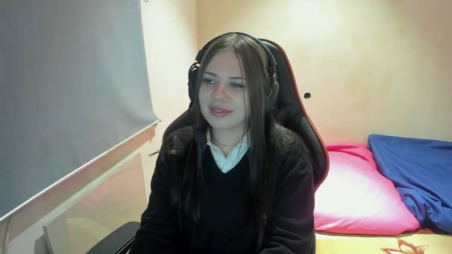 Gallery image thumbnail from FlyingDream's myfreecams stream on, 11/16/2024, 20:21 image 1 of 20