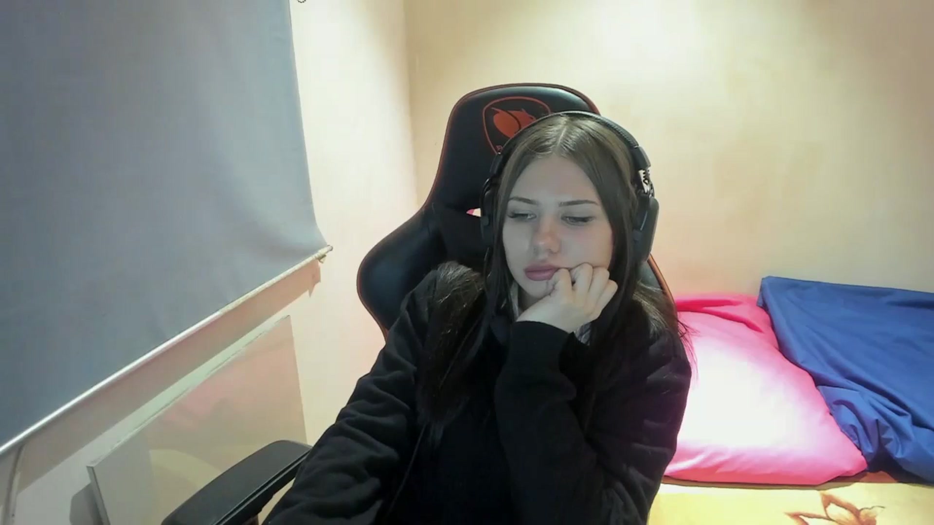 Gallery image thumbnail from FlyingDream's myfreecams stream on, 11/16/2024, 20:21 image 16 of 20