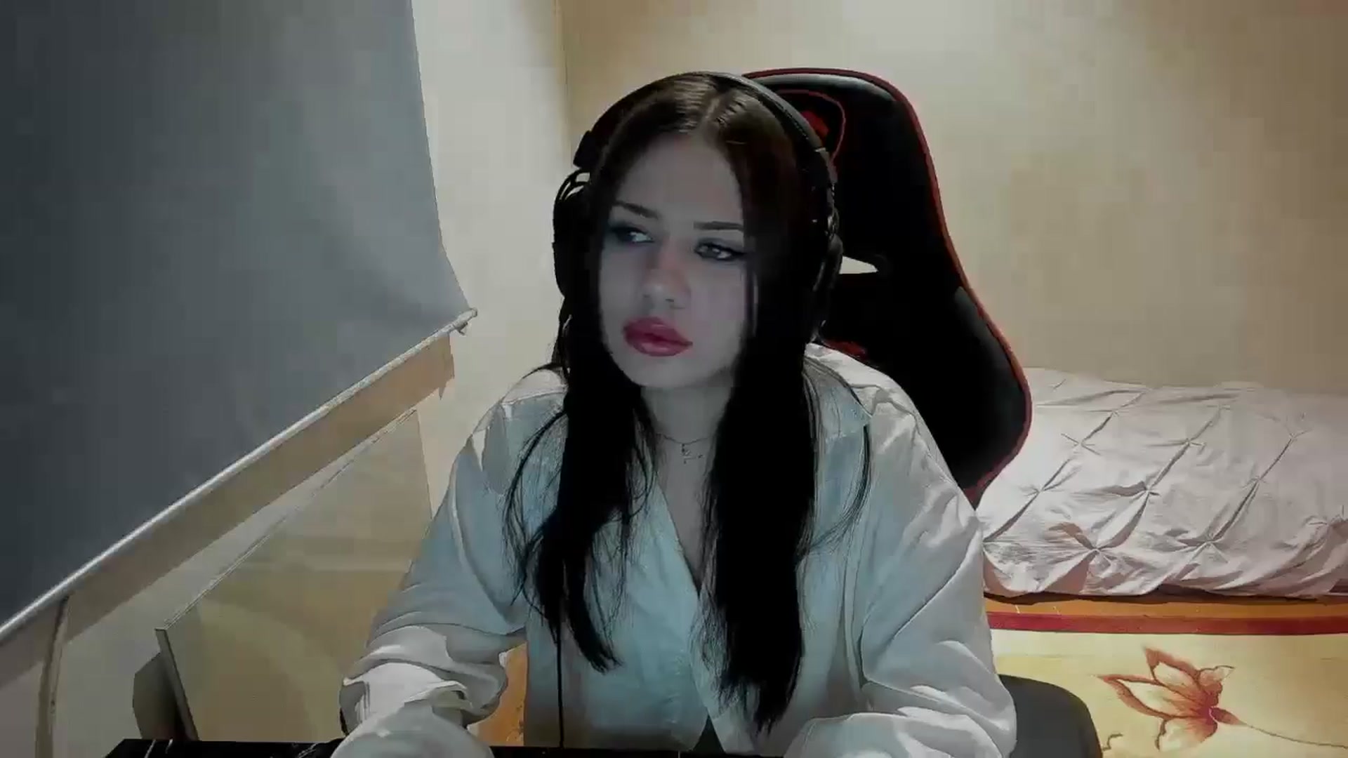 Gallery image thumbnail from FlyingDream's myfreecams stream on, 11/17/2024, 17:39 image 16 of 20