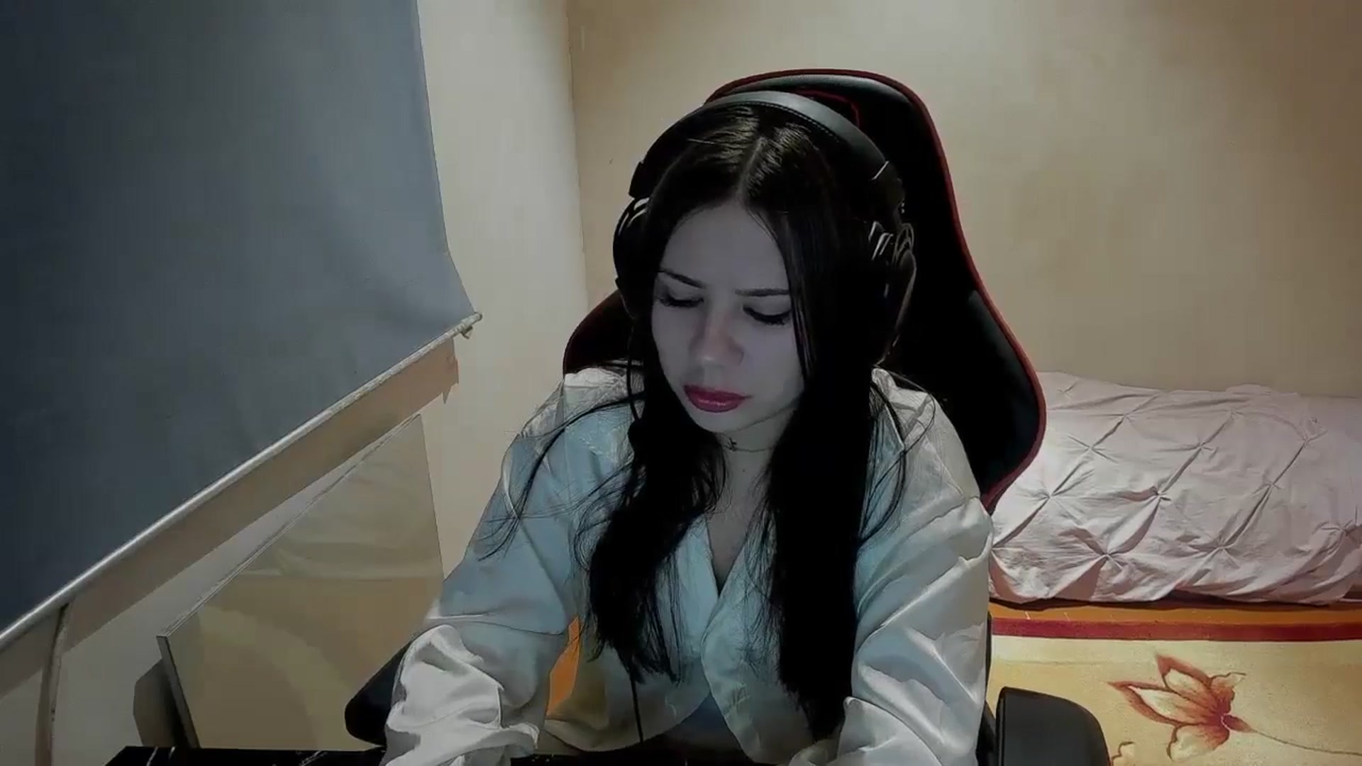 Gallery image thumbnail from FlyingDream's myfreecams stream on, 11/17/2024, 17:39 image 2 of 20