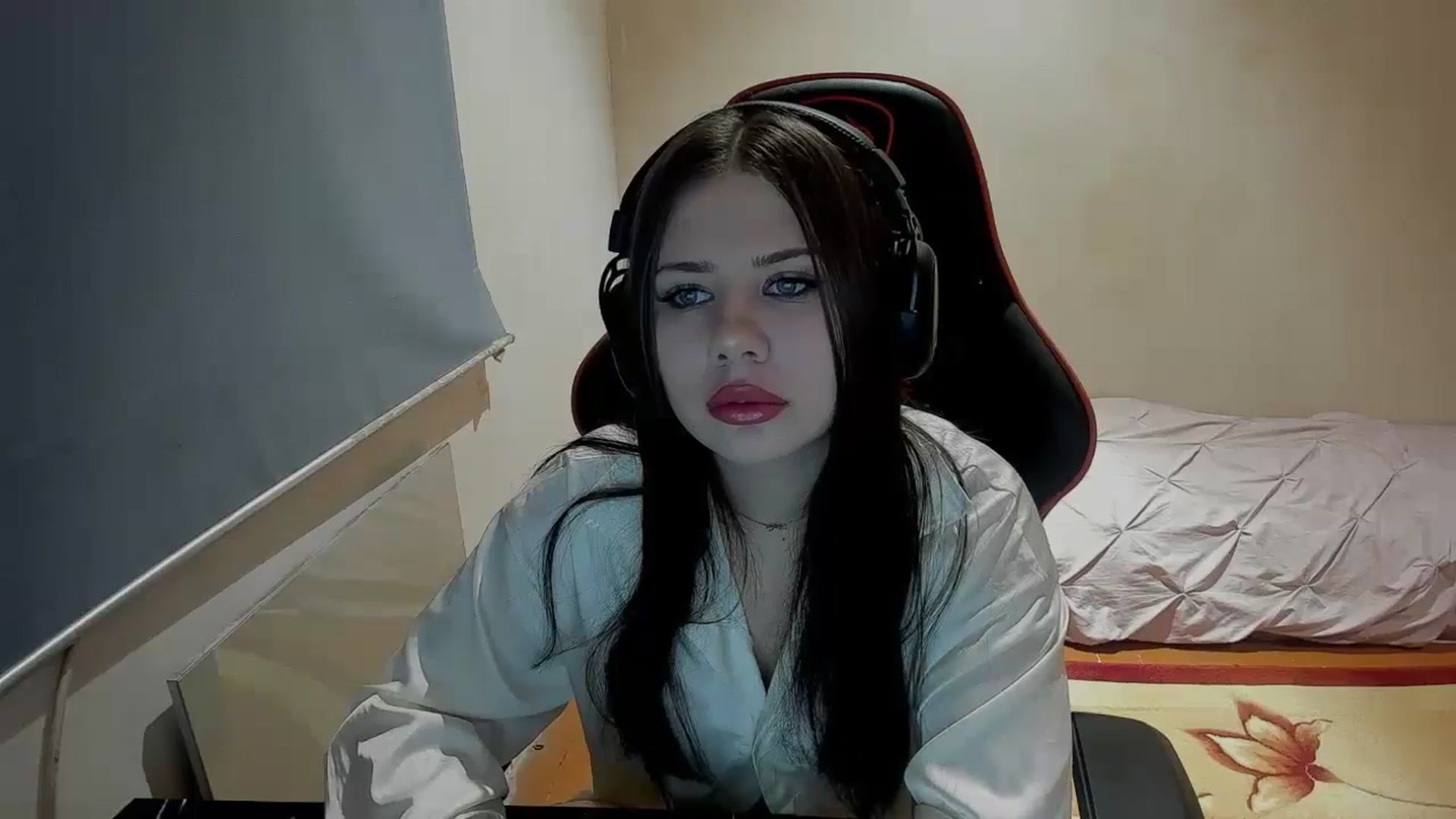 Gallery image thumbnail from FlyingDream's myfreecams stream on, 11/17/2024, 17:39 image 10 of 20