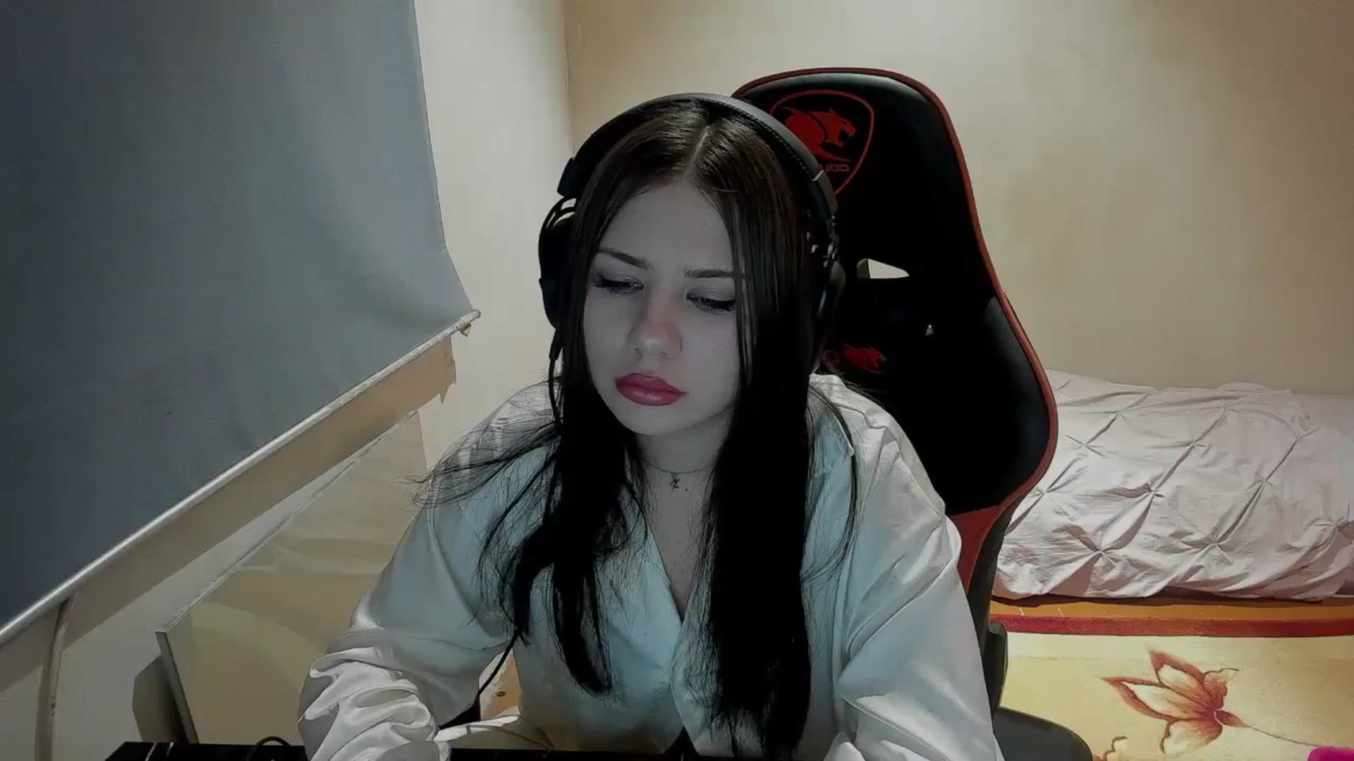 Gallery image thumbnail from FlyingDream's myfreecams stream on, 11/17/2024, 17:39 image 19 of 20