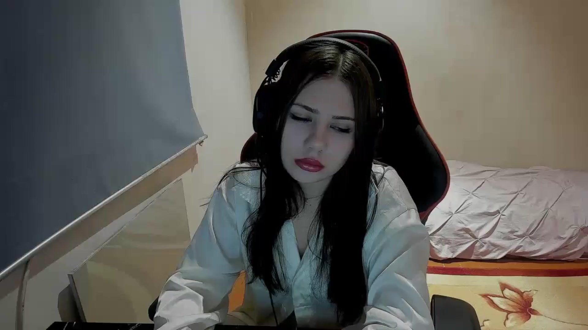 Gallery image thumbnail from FlyingDream's myfreecams stream on, 11/17/2024, 17:39 image 1 of 20