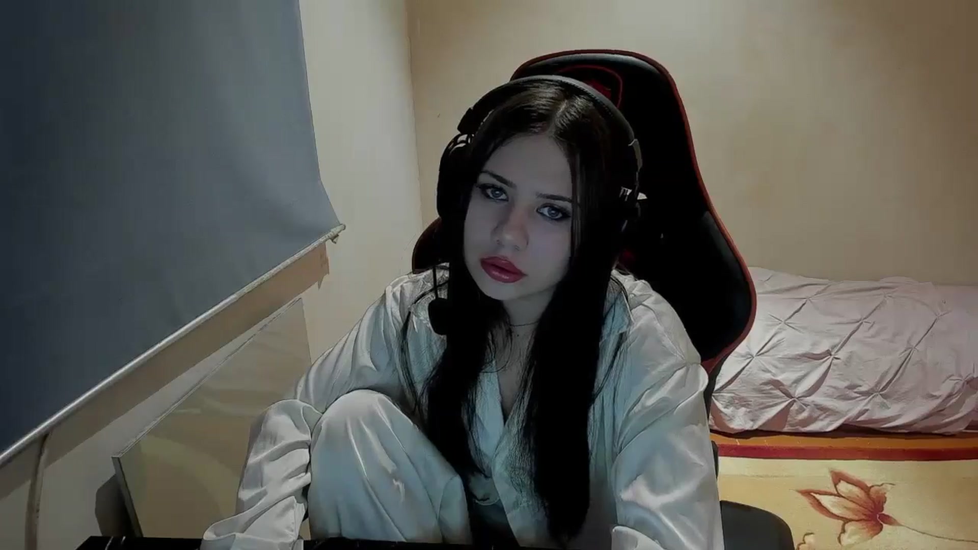 Gallery image thumbnail from FlyingDream's myfreecams stream on, 11/17/2024, 17:39 image 12 of 20