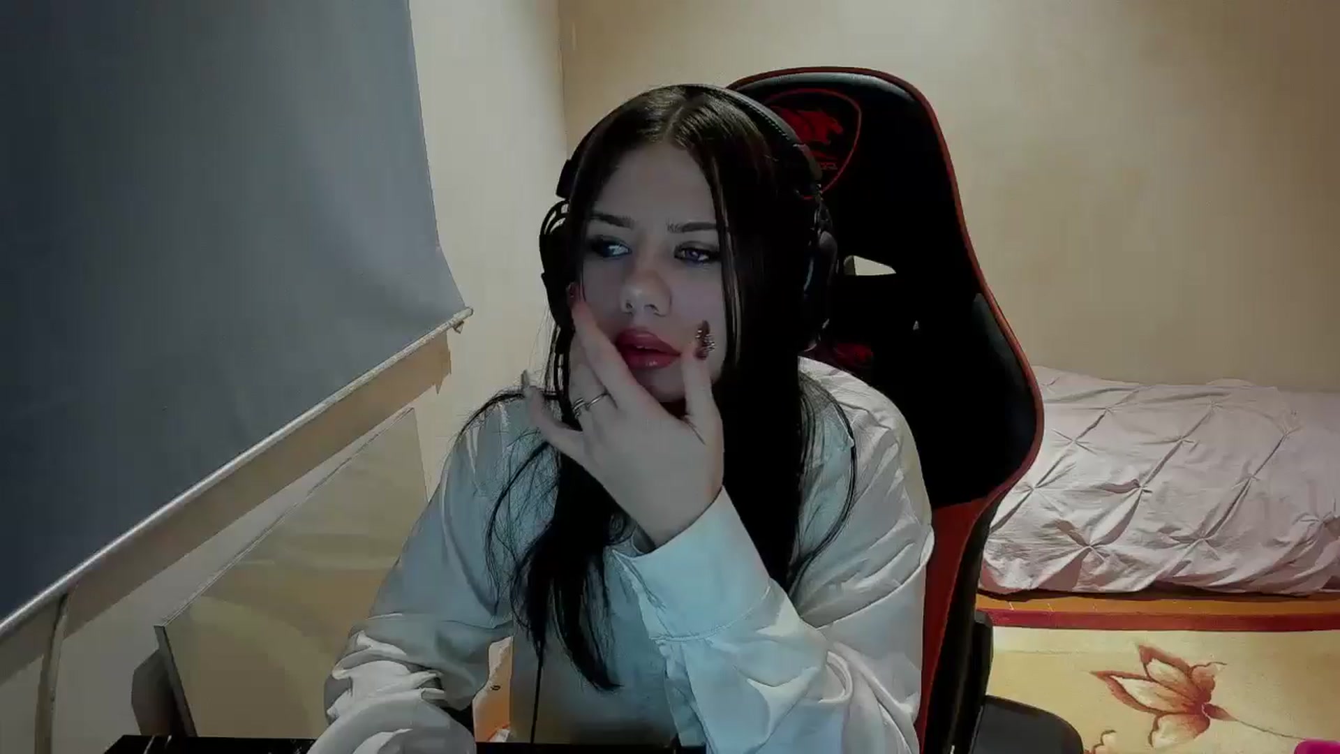 Gallery image thumbnail from FlyingDream's myfreecams stream on, 11/17/2024, 17:39 image 18 of 20