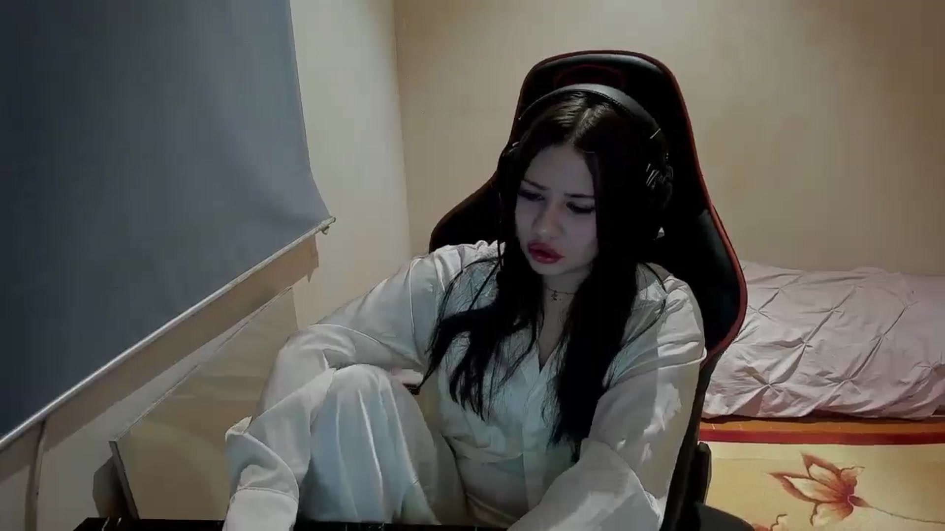 Gallery image thumbnail from FlyingDream's myfreecams stream on, 11/17/2024, 17:39 image 15 of 20