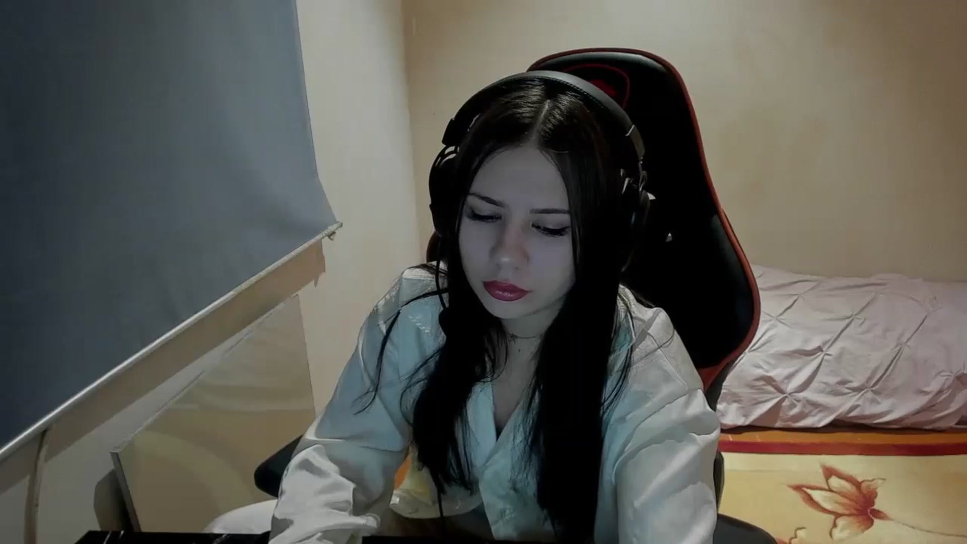 Gallery image thumbnail from FlyingDream's myfreecams stream on, 11/17/2024, 17:39 image 4 of 20