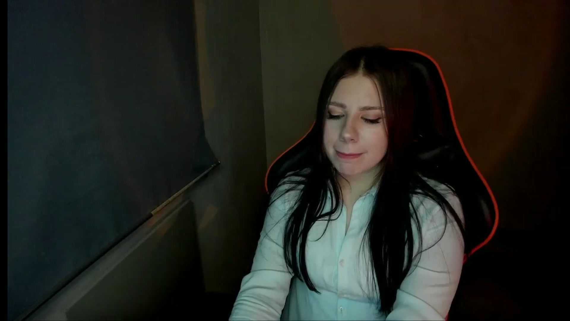 Gallery image thumbnail from FlyingDream's myfreecams stream on, 12/27/2024, 16:33 image 15 of 20
