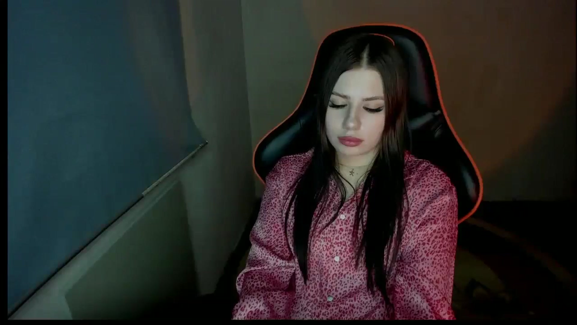 Gallery image thumbnail from FlyingDream's myfreecams stream on, 01/02/2025, 19:06 image 4 of 20