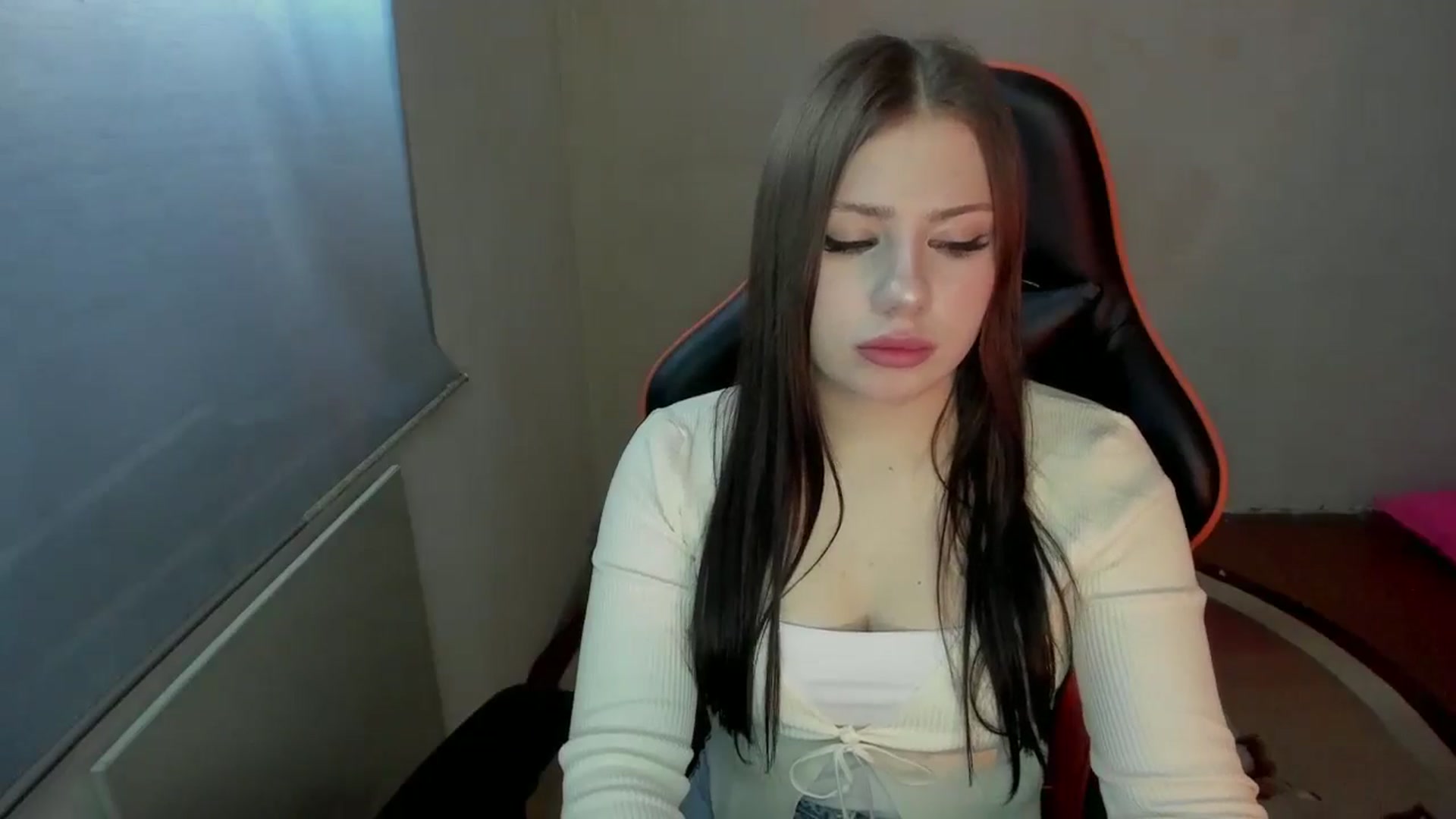 Gallery image thumbnail from FlyingDream's myfreecams stream on, 01/12/2025, 12:21 image 4 of 20